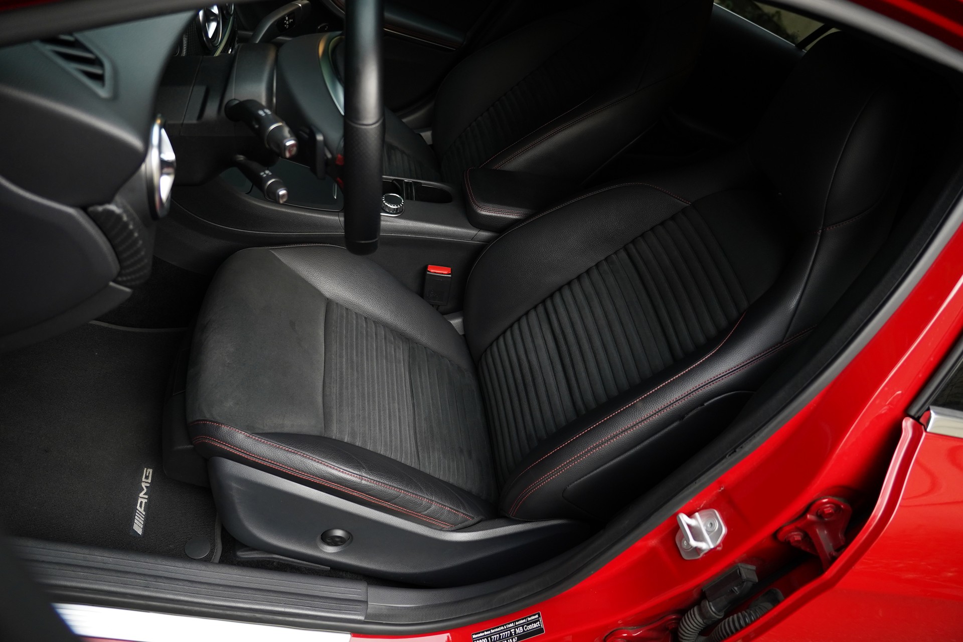 MERCEDES-BENZ A 250 AMG Line 7G-DCT-image-18