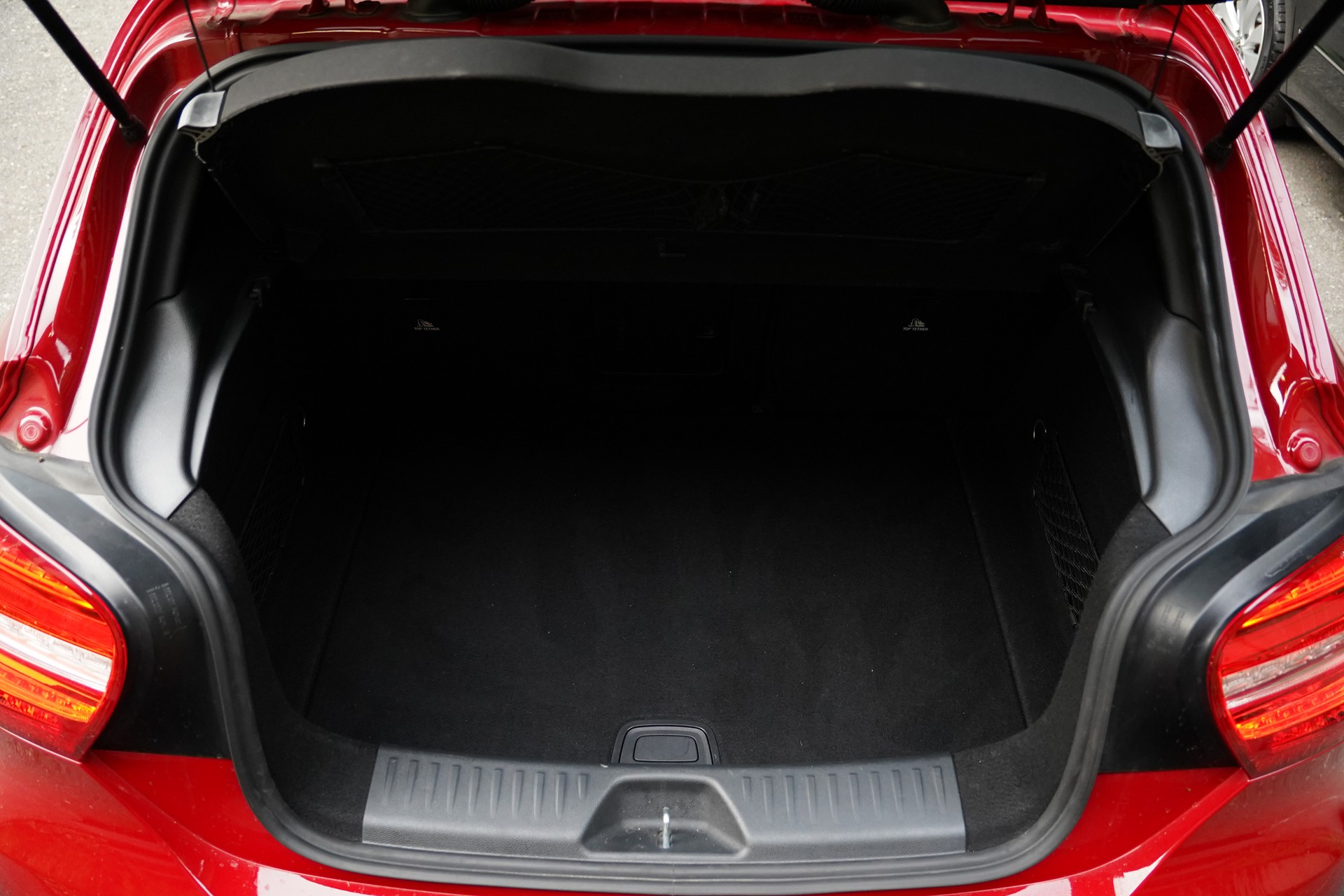 MERCEDES-BENZ A 250 AMG Line 7G-DCT-image-31