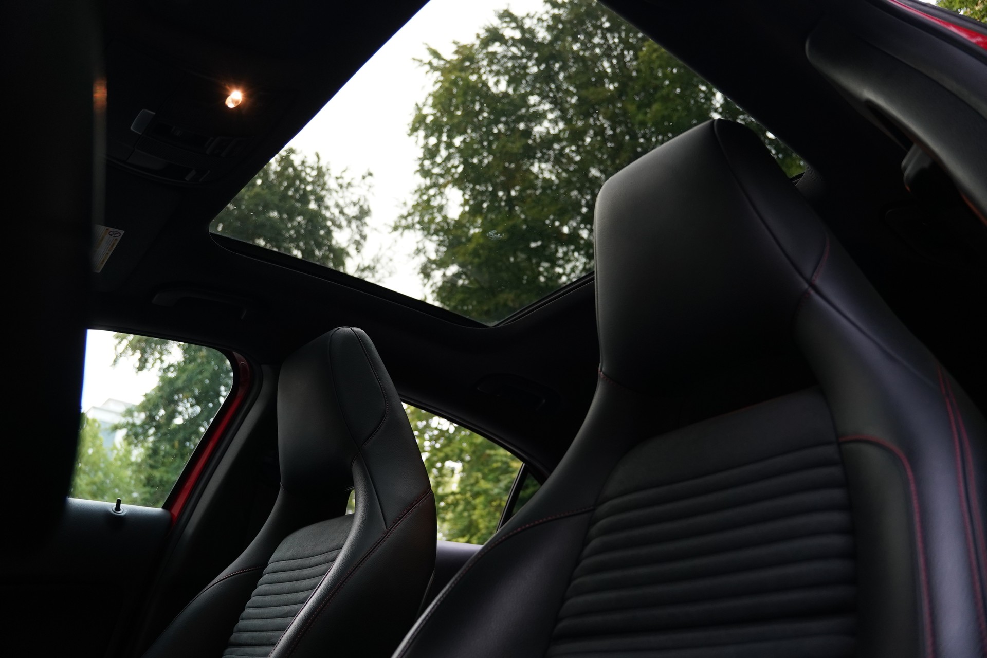 MERCEDES-BENZ A 250 AMG Line 7G-DCT-image-24