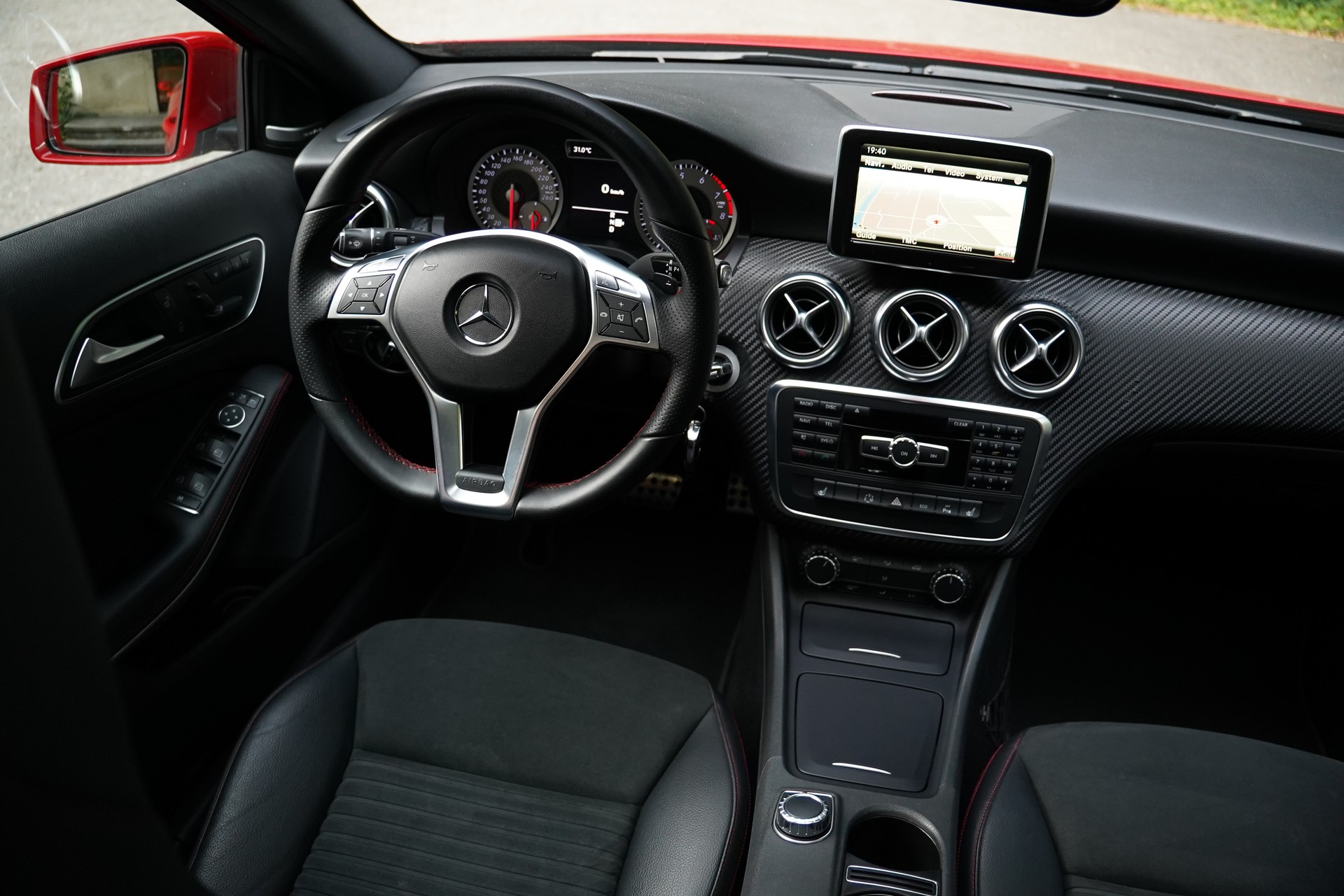 MERCEDES-BENZ A 250 AMG Line 7G-DCT-image-20