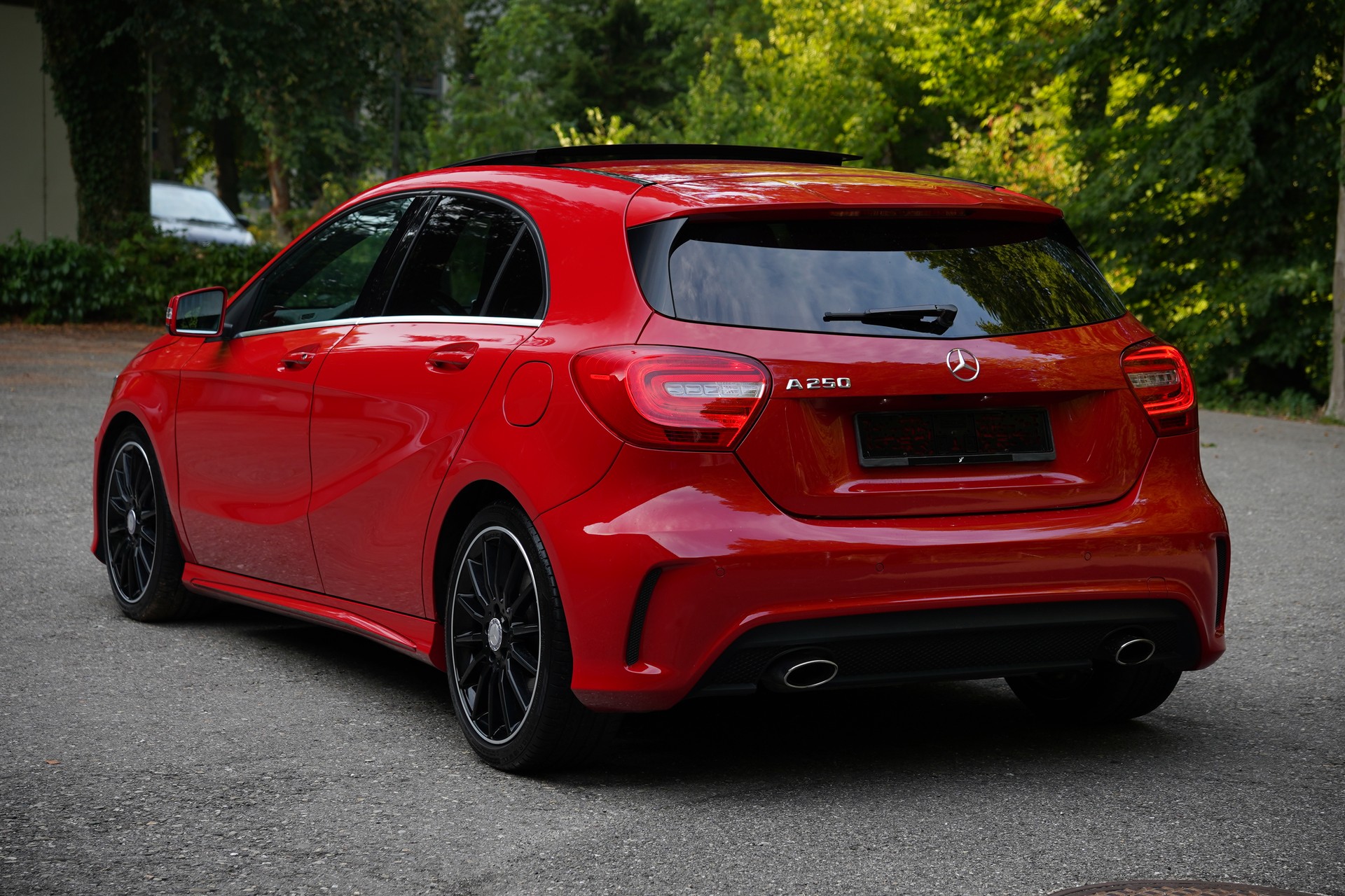 MERCEDES-BENZ A 250 AMG Line 7G-DCT-image-4