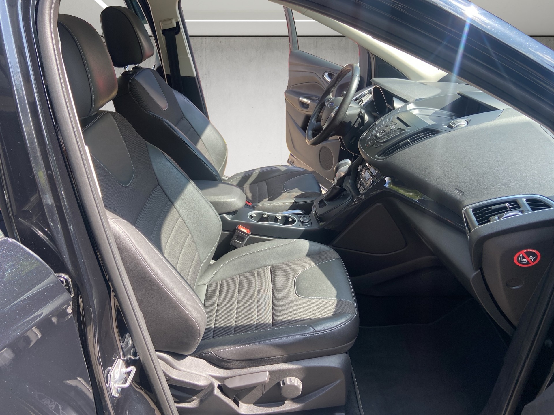 FORD Kuga 2.0 TDCi Titanium 4WD PowerShift-image-8