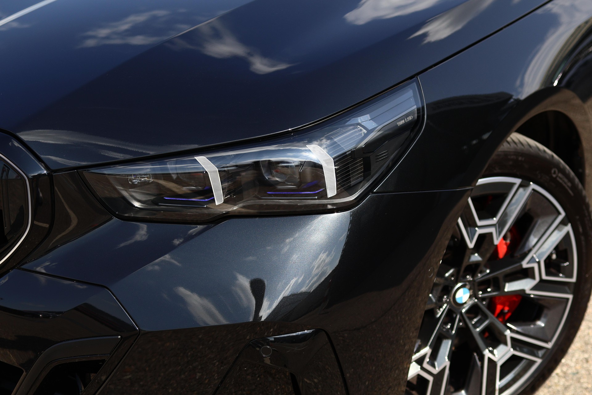 BMW 540d xDrive Touring M Sport Pro * ICONIC GLOW * BELÜFTETE SITZE * AHK *-image-1
