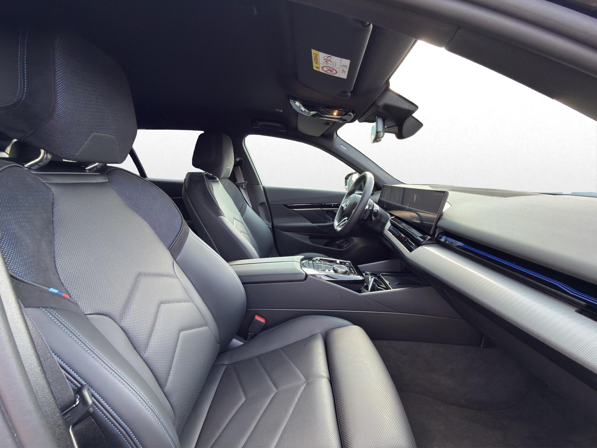 BMW 540d xDrive Touring M Sport Pro * ICONIC GLOW * BELÜFTETE SITZE * AHK *-image-16