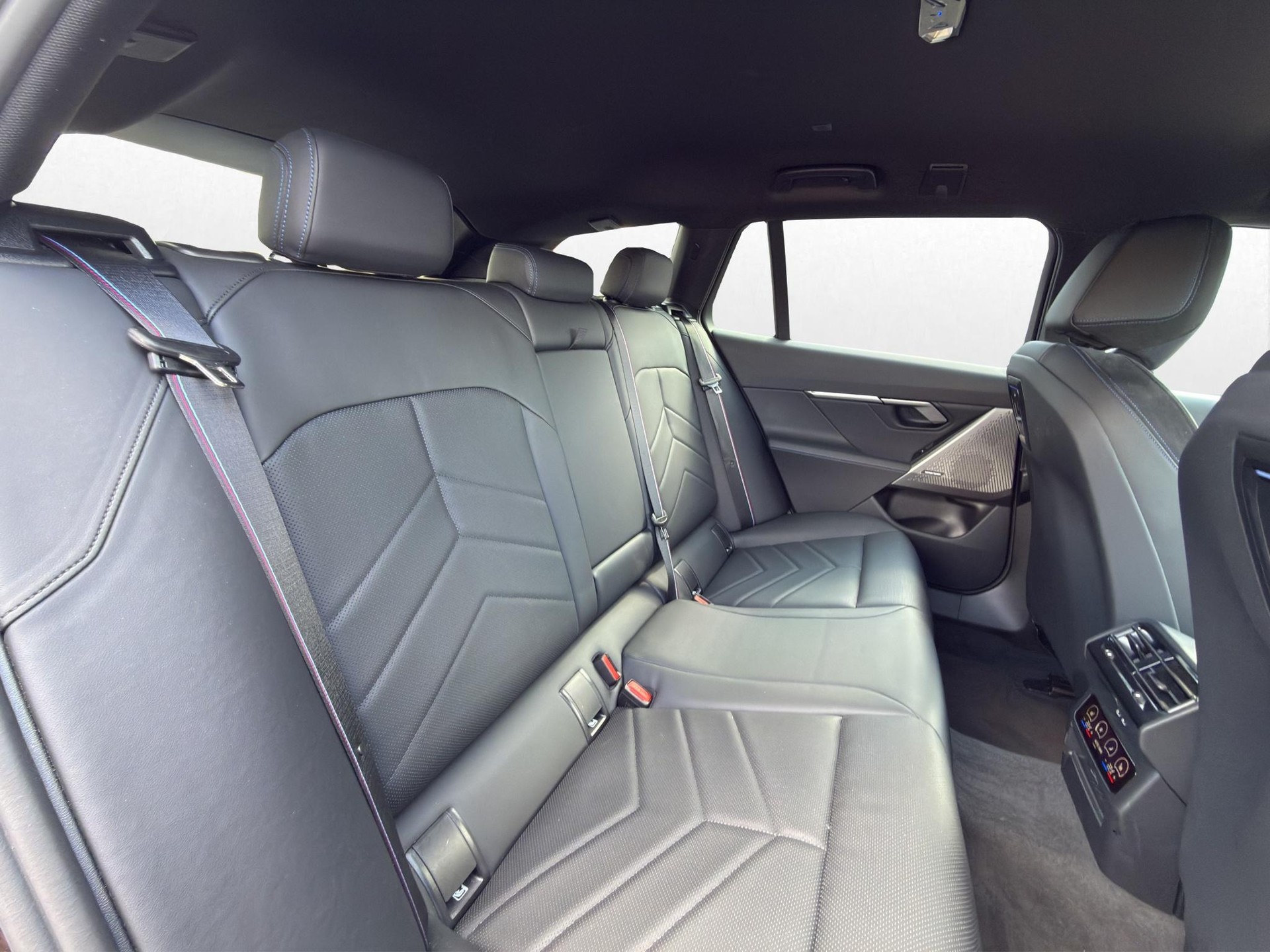 BMW 540d xDrive Touring M Sport Pro * ICONIC GLOW * BELÜFTETE SITZE * AHK *-image-29