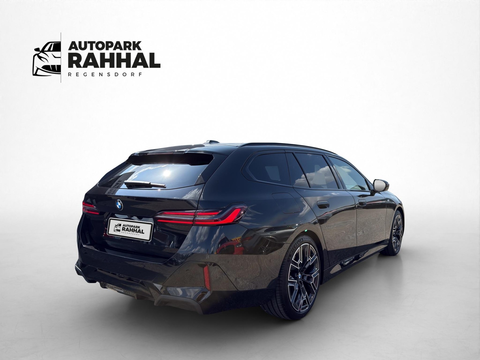 BMW 540d xDrive Touring M Sport Pro * ICONIC GLOW * BELÜFTETE SITZE * AHK *-image-6