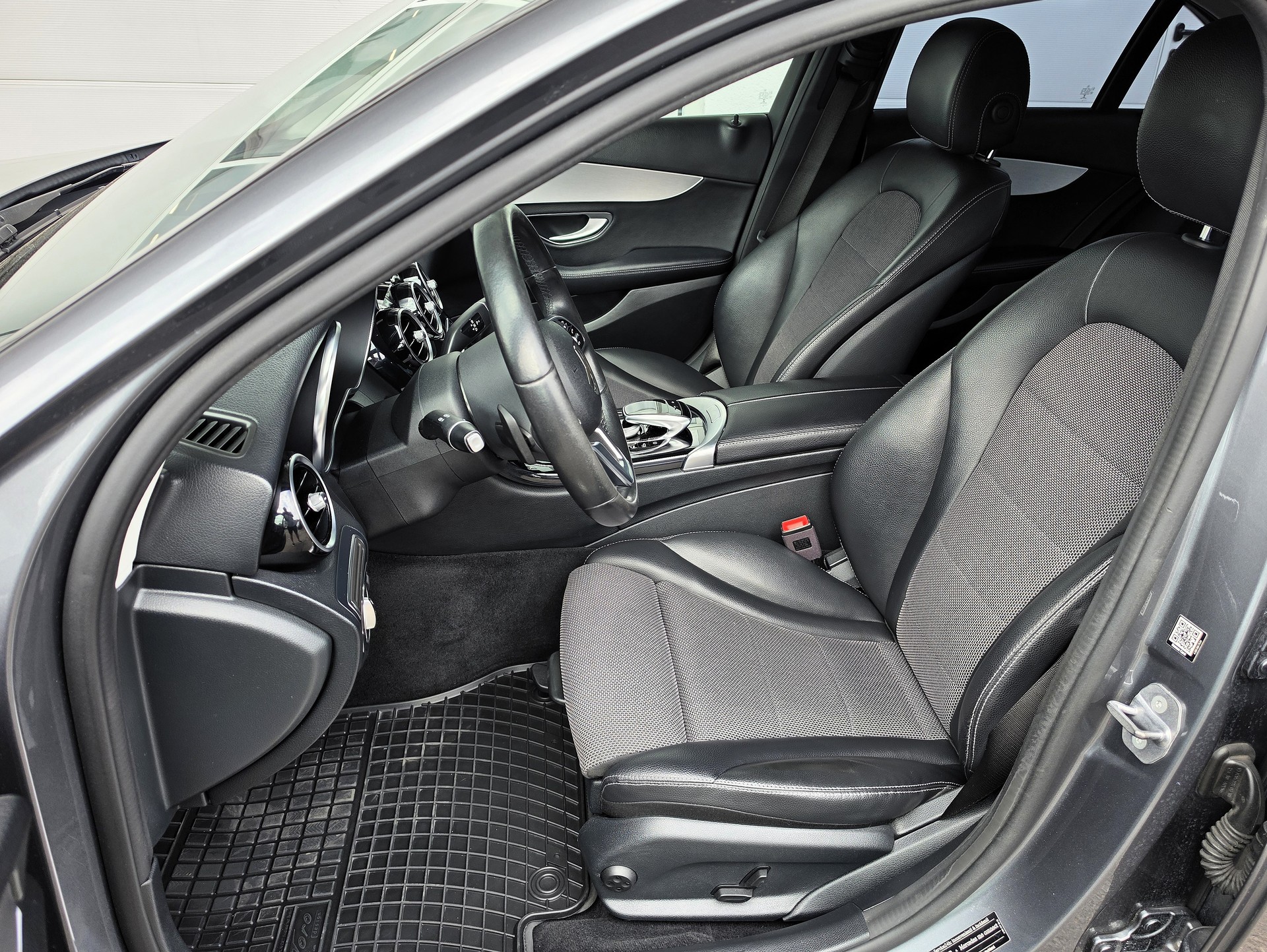 MERCEDES-BENZ C 220 d AMG Line 4Matic 9G-Tronic-image-11
