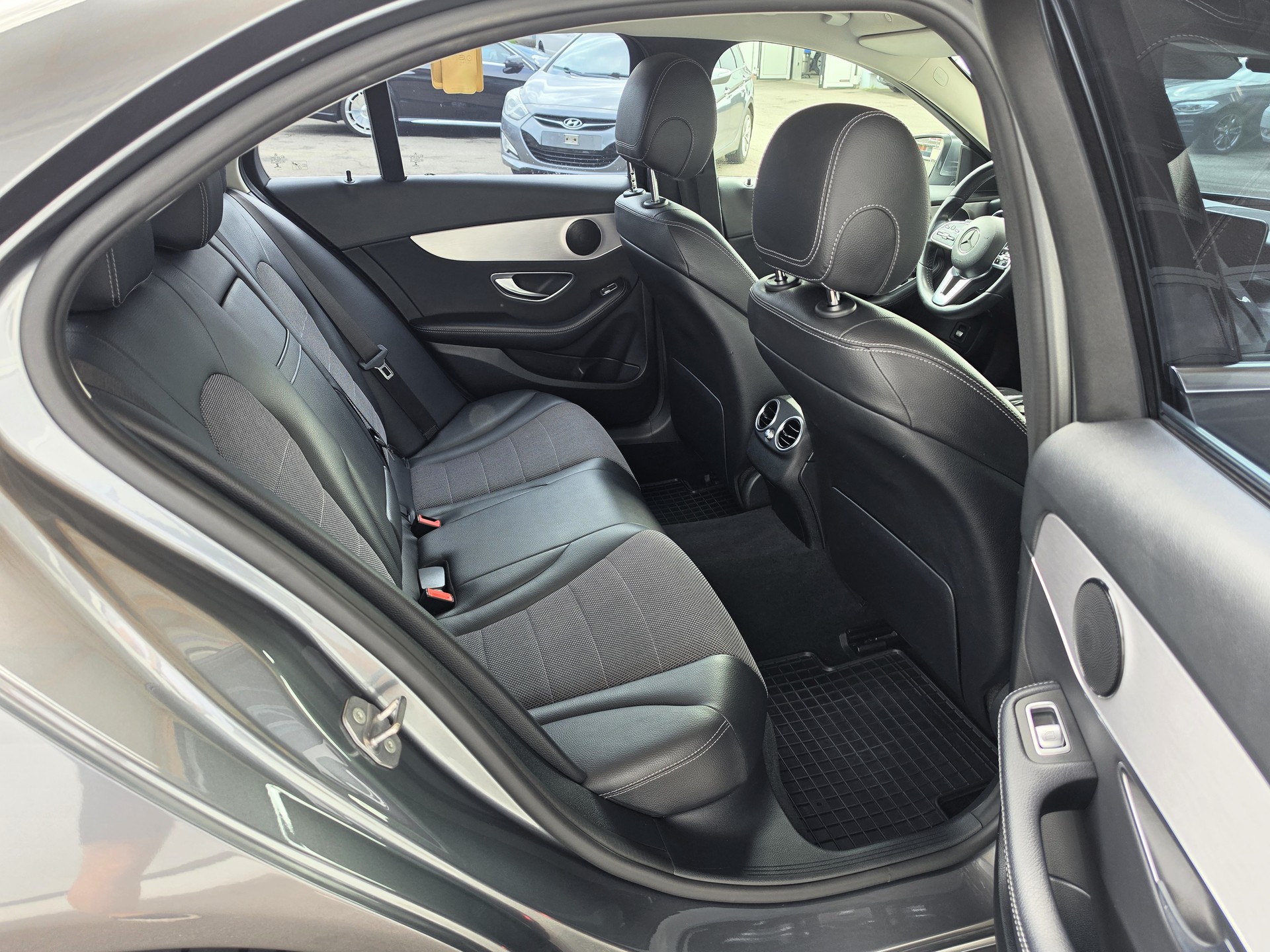 MERCEDES-BENZ C 220 d AMG Line 4Matic 9G-Tronic-image-9