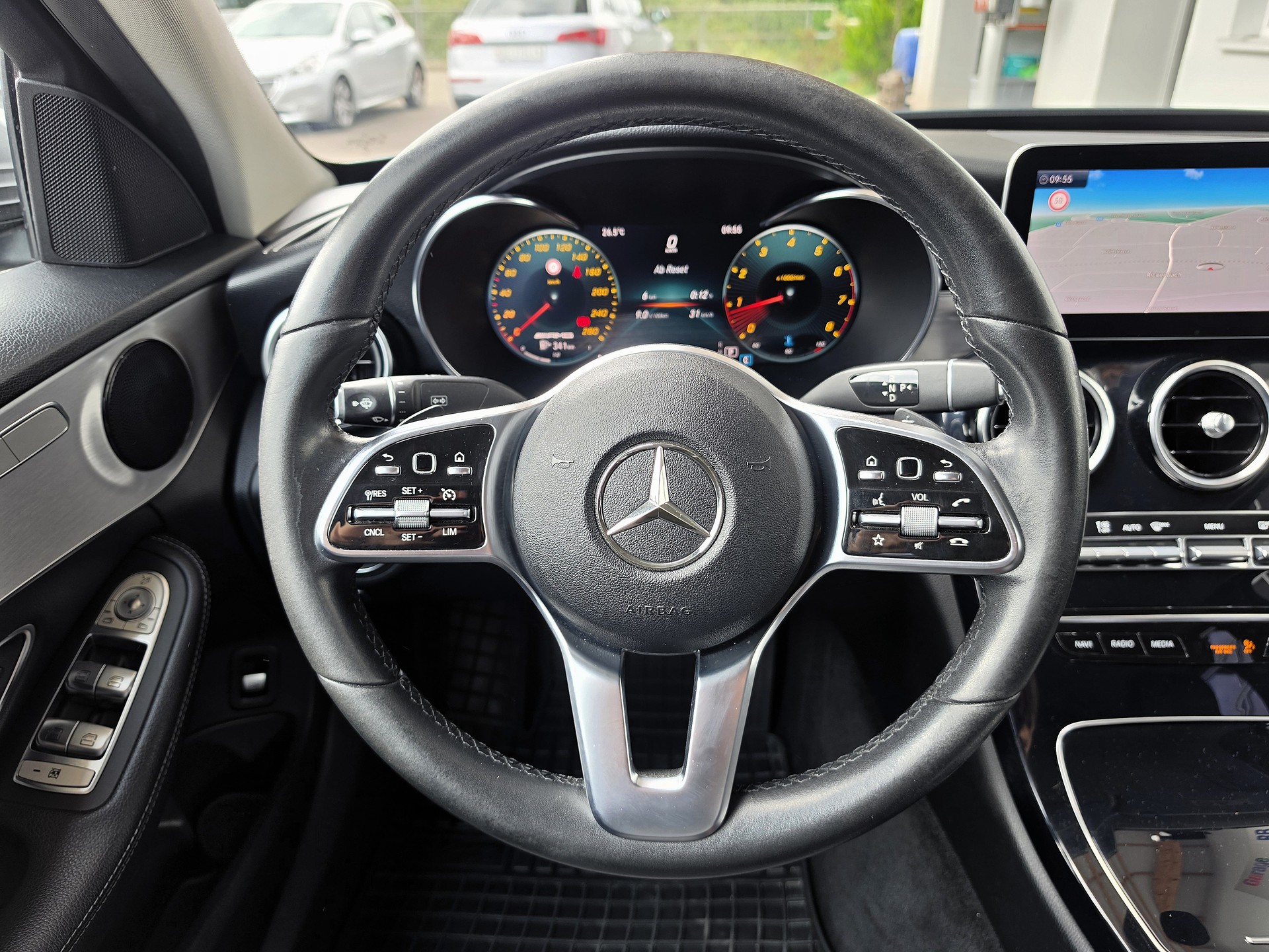 MERCEDES-BENZ C 220 d AMG Line 4Matic 9G-Tronic-image-12