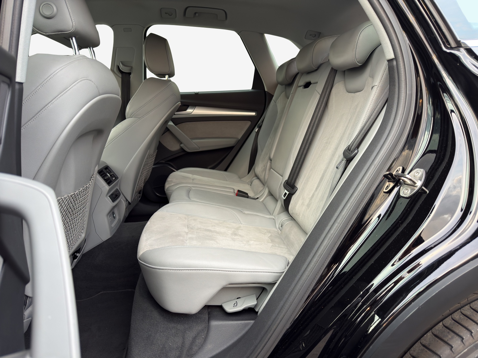AUDI Q5 40 TDI quattro S-tronic-image-11