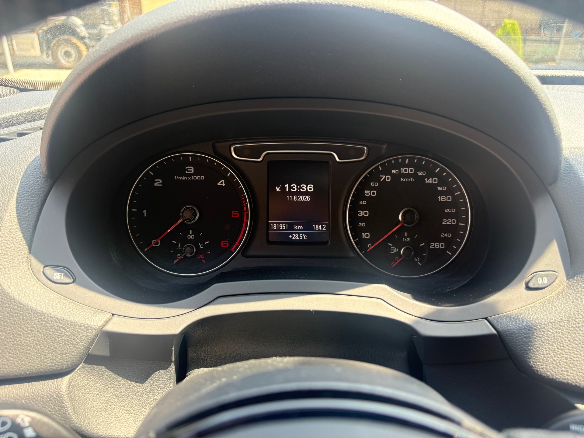 AUDI 2.0 TDI 177 quattro-image-4