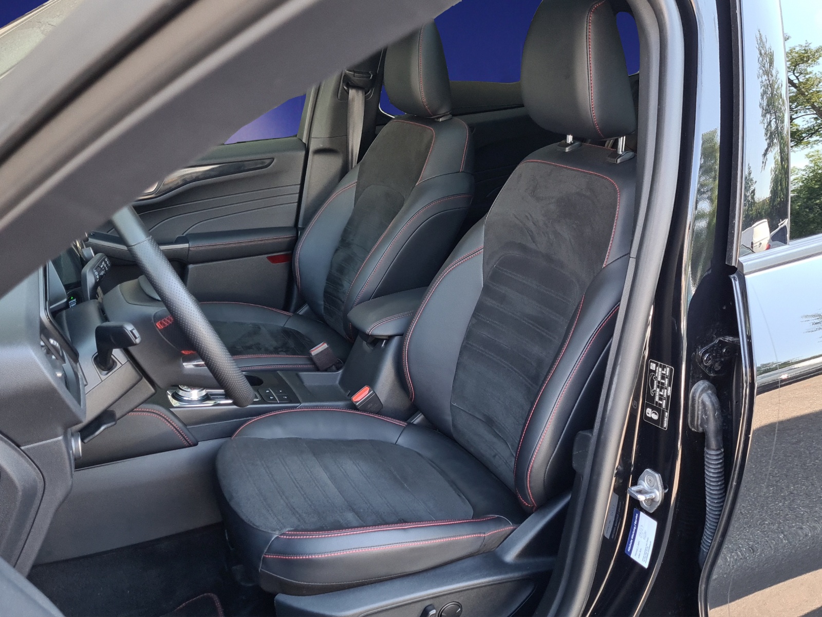 FORD Kuga 2.5i FHEV FULL-HYBRID 183 PS ST-Line X 4x4 AUTOMAT-image-6