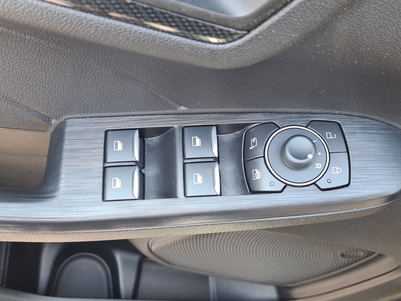 FORD Kuga 2.5i FHEV FULL-HYBRID 183 PS ST-Line X 4x4 AUTOMAT-image-18