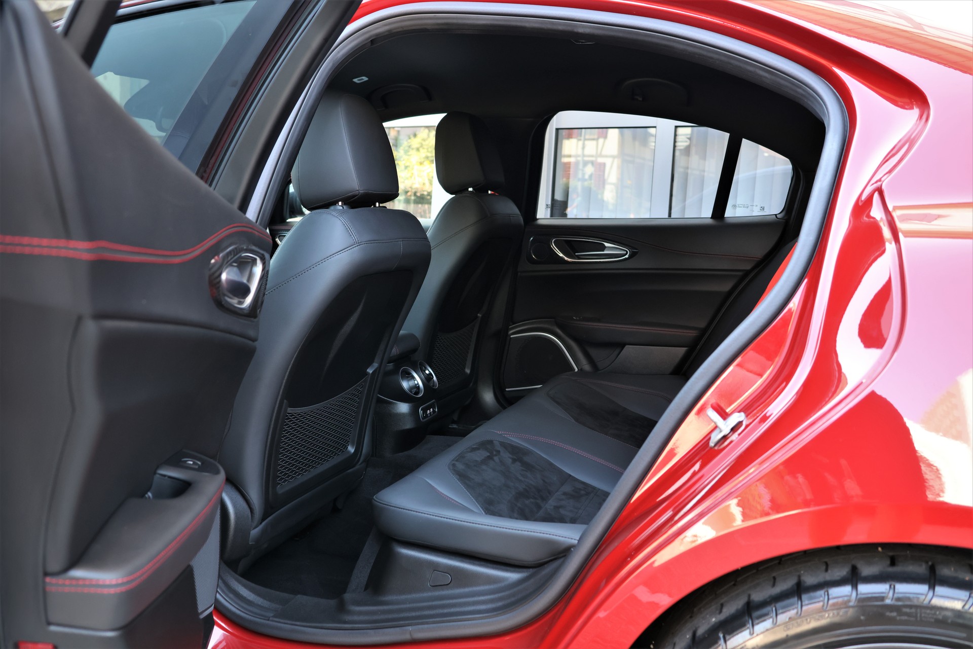 ALFA ROMEO Giulia 2.9 V6 Quadrifoglio Automatic *Facelift*Akrapovic*-image-12