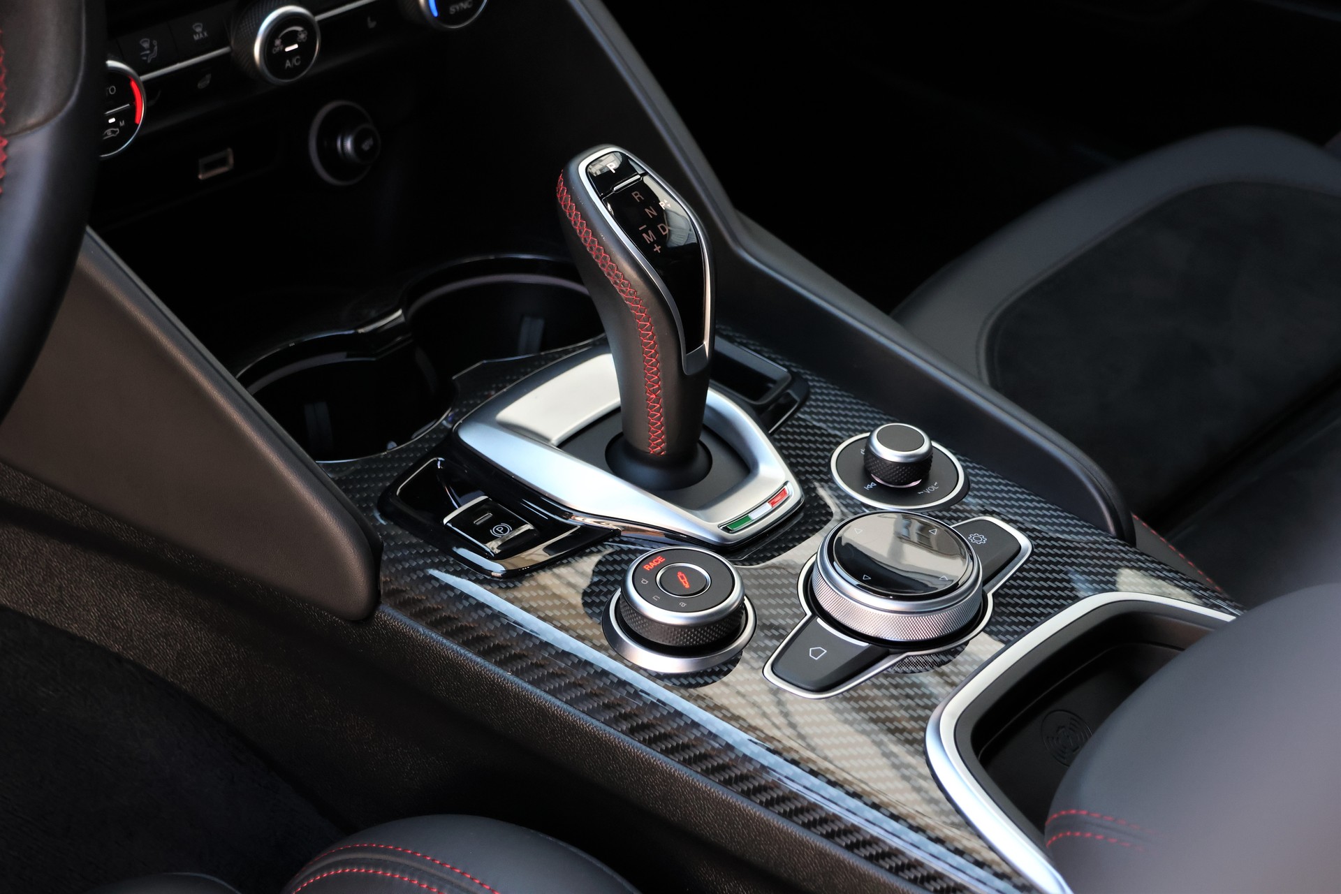 ALFA ROMEO Giulia 2.9 V6 Quadrifoglio Automatic *Facelift*Akrapovic*-image-10
