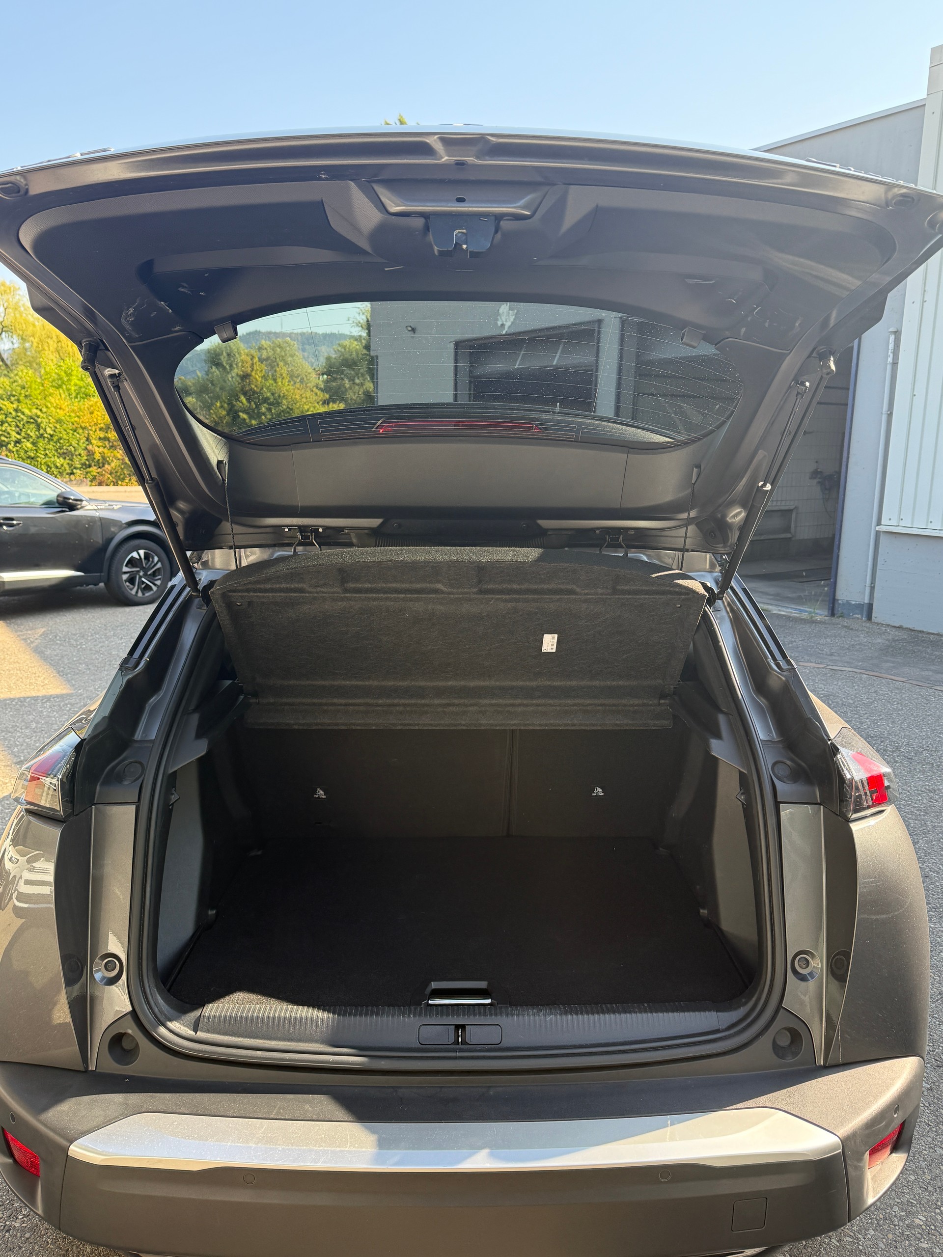 PEUGEOT 2008 1.2 PureTech GT Line-image-4