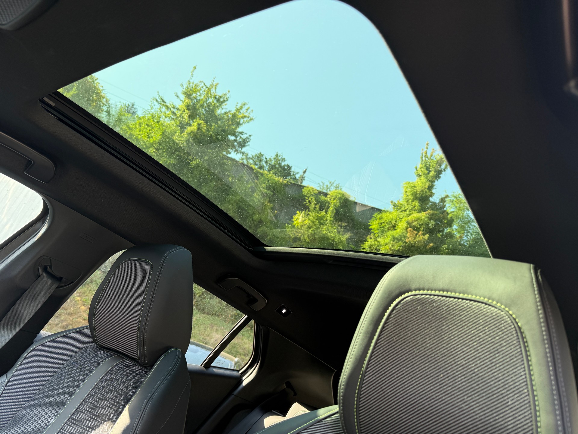 PEUGEOT 2008 1.2 PureTech GT Line-image-8