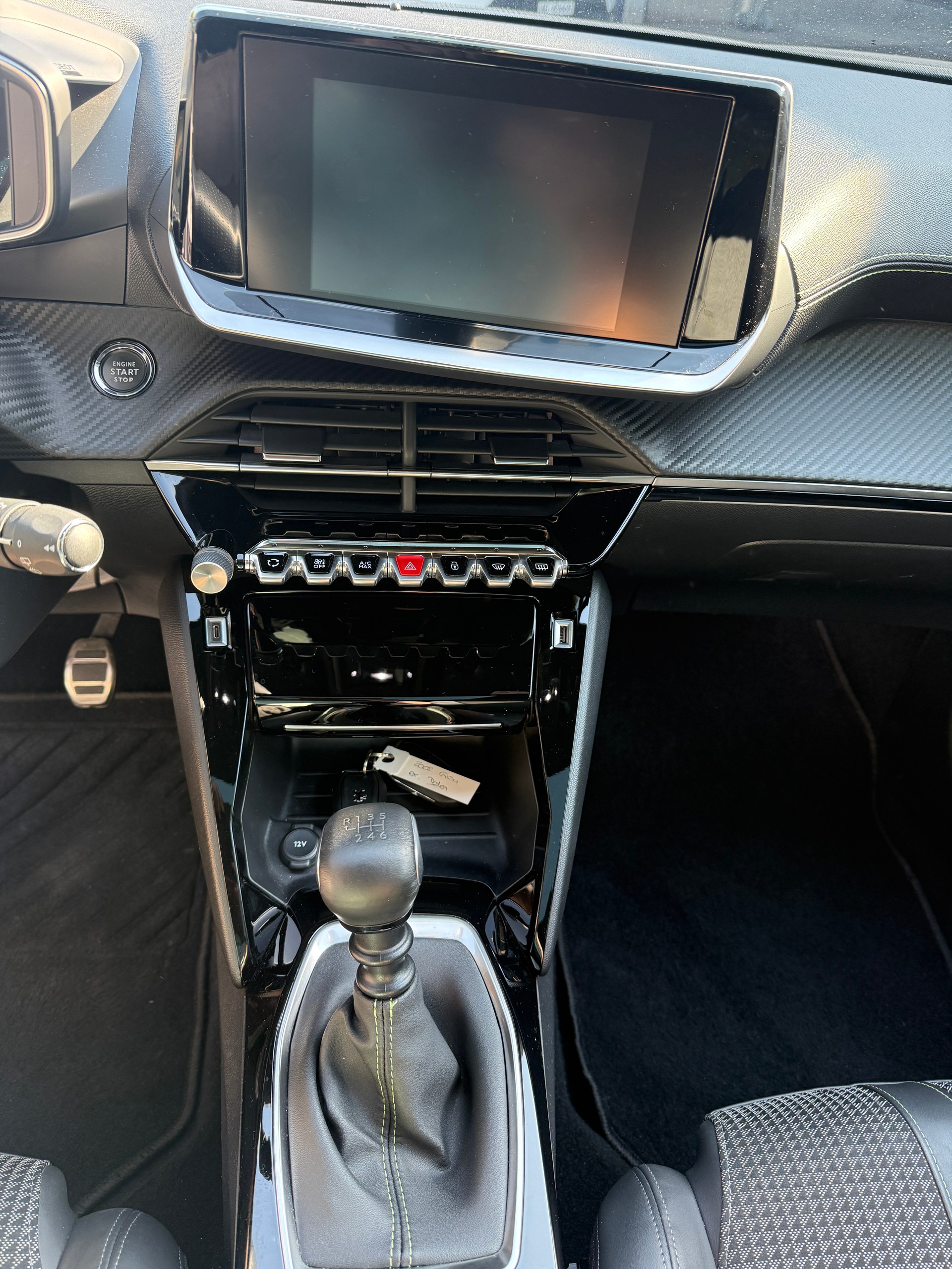 PEUGEOT 2008 1.2 PureTech GT Line-image-9