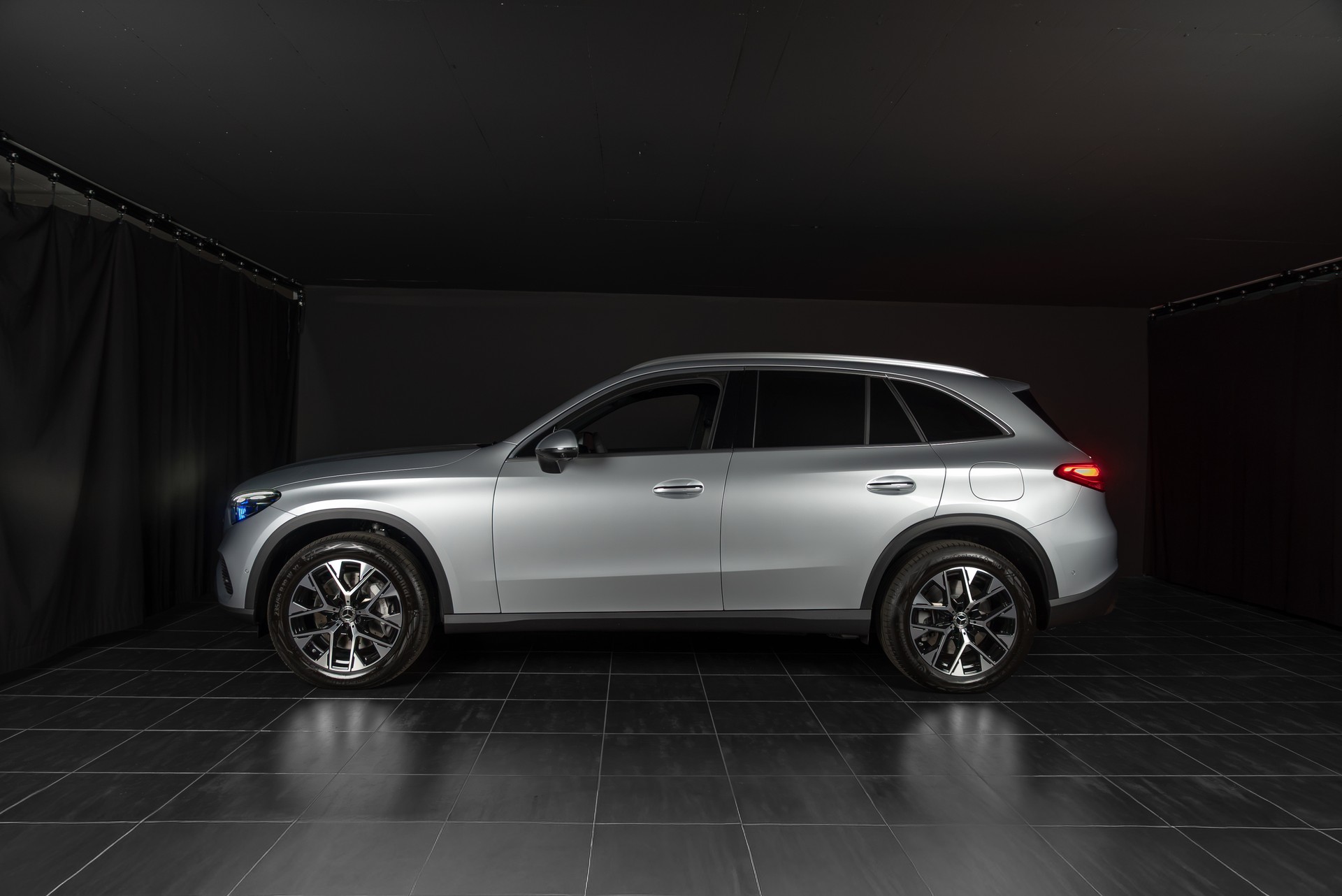 MERCEDES-BENZ GLC 400 e 4Matic 9G-Tronic-image-3