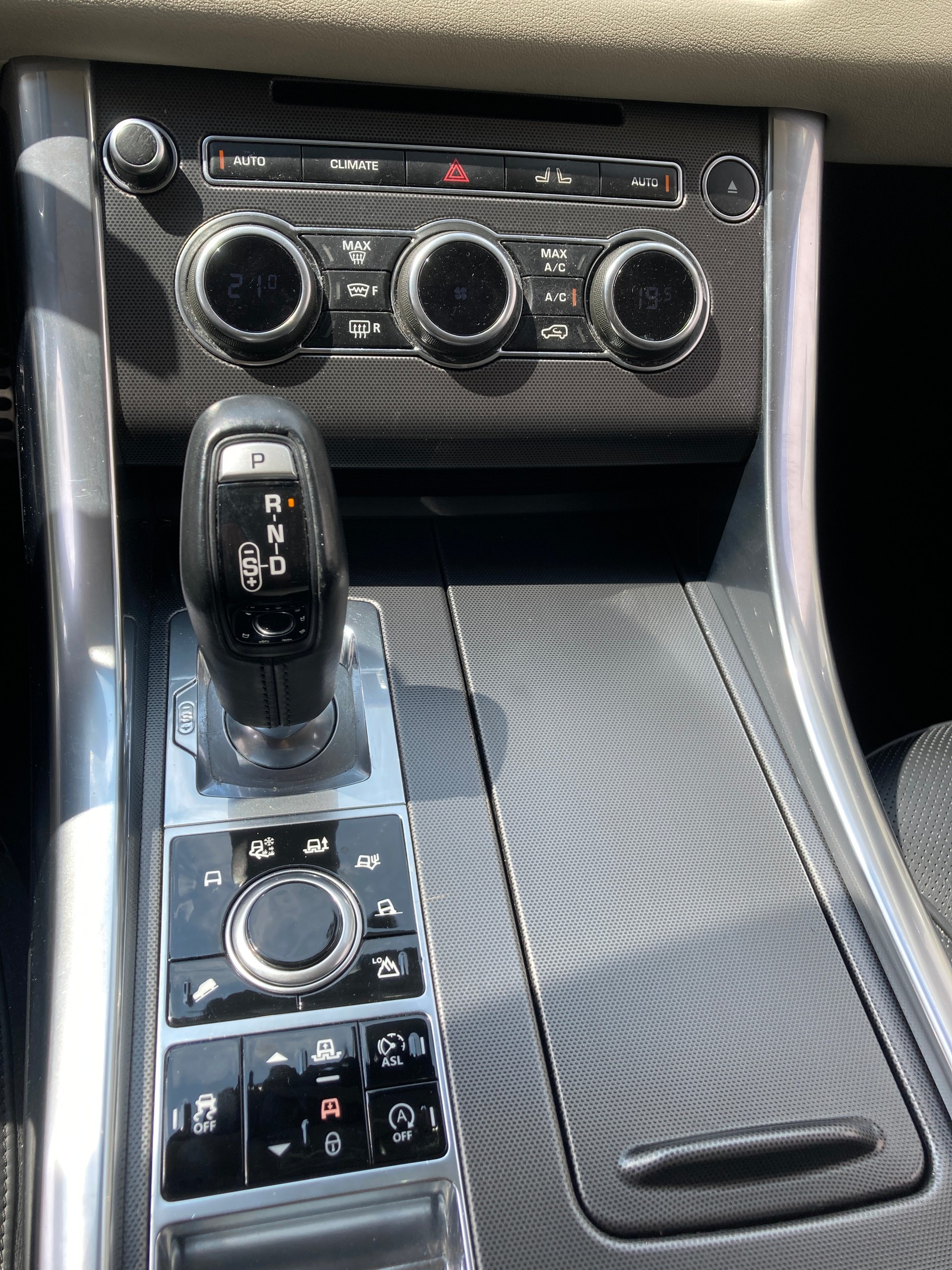 LAND ROVER 3.0 V6 SC HSE Dynamic-image-9