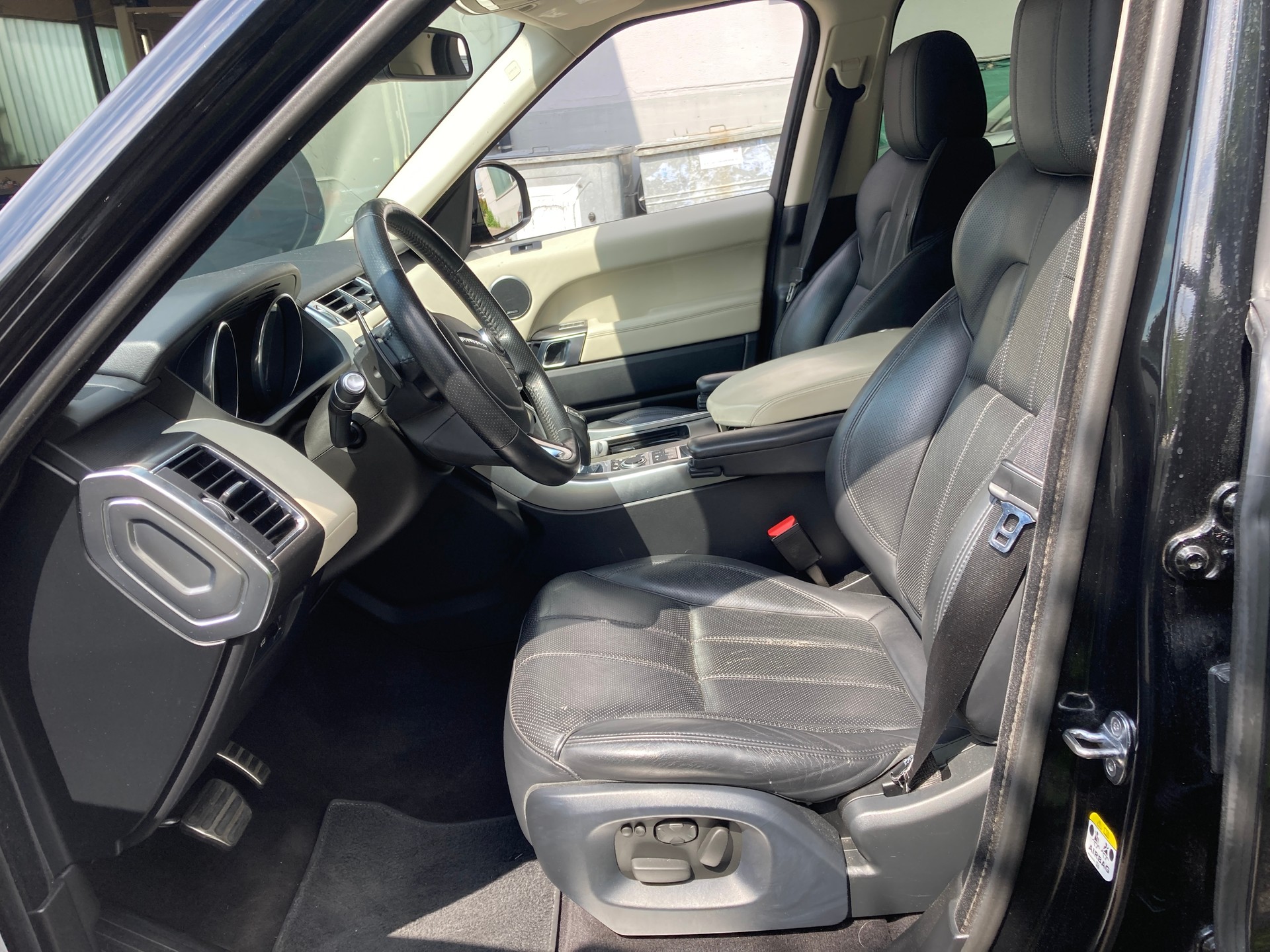 LAND ROVER 3.0 V6 SC HSE Dynamic-image-5