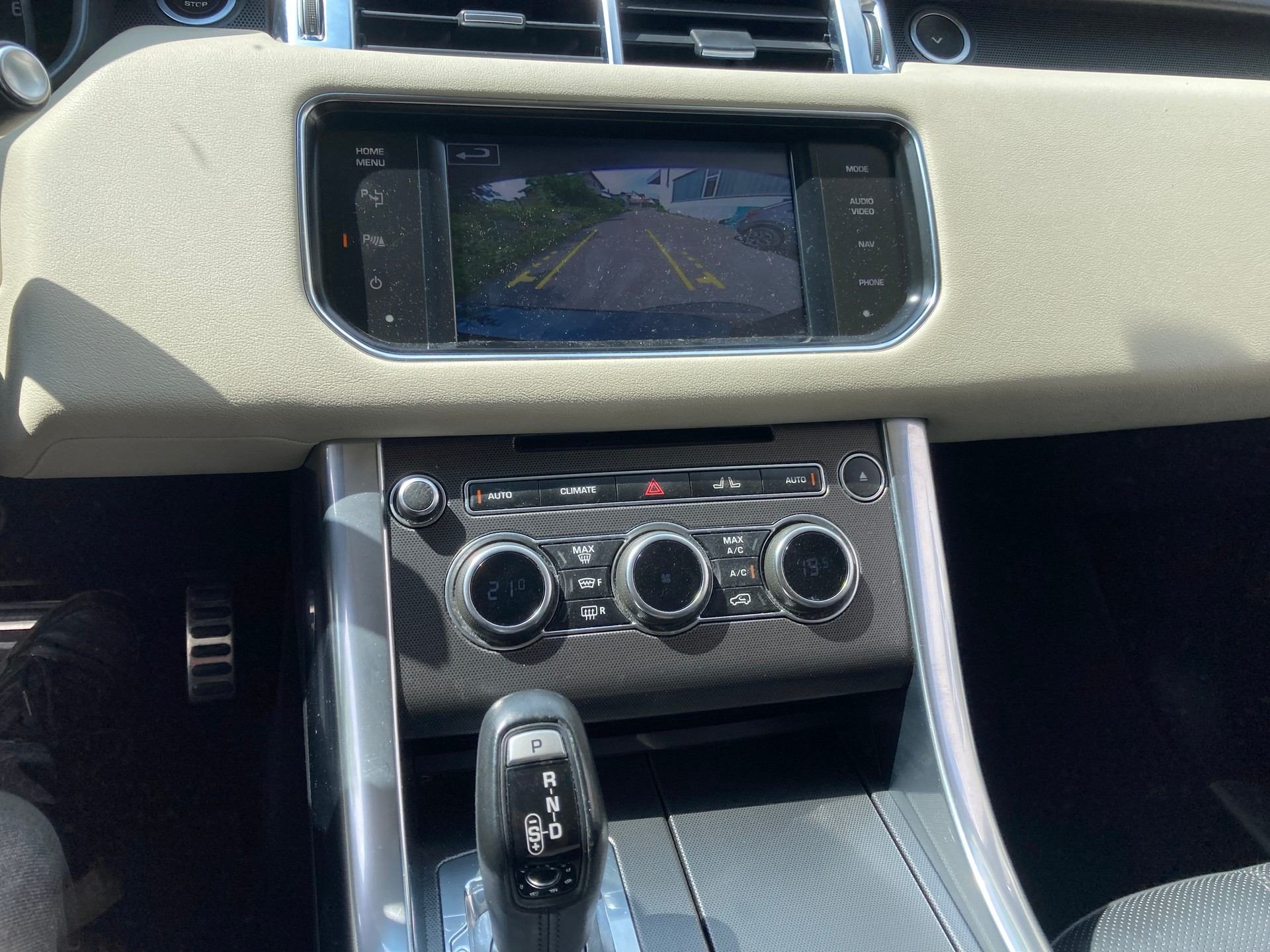 LAND ROVER 3.0 V6 SC HSE Dynamic-image-8