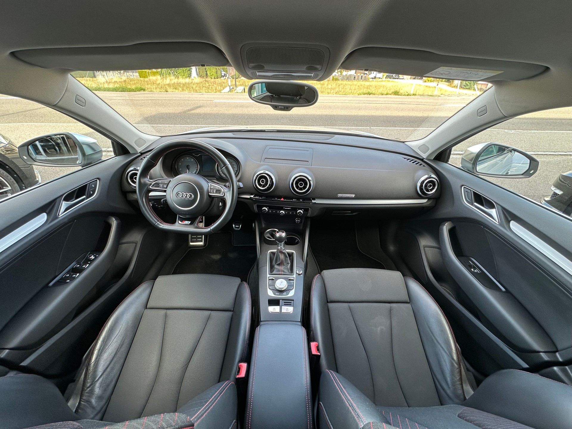AUDI S3 Sportback 2.0 TFSI quattro-image-8