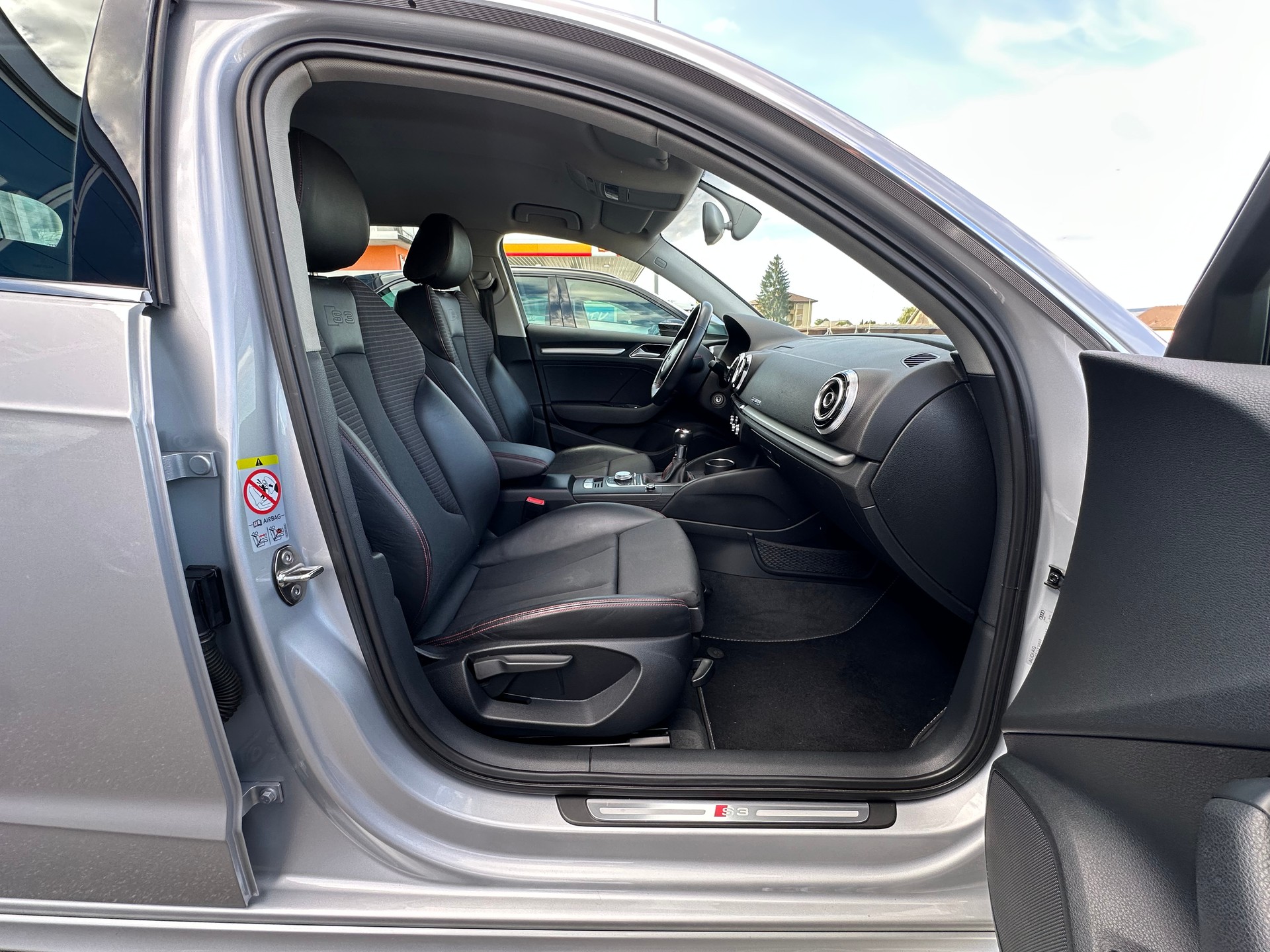 AUDI S3 Sportback 2.0 TFSI quattro-image-6