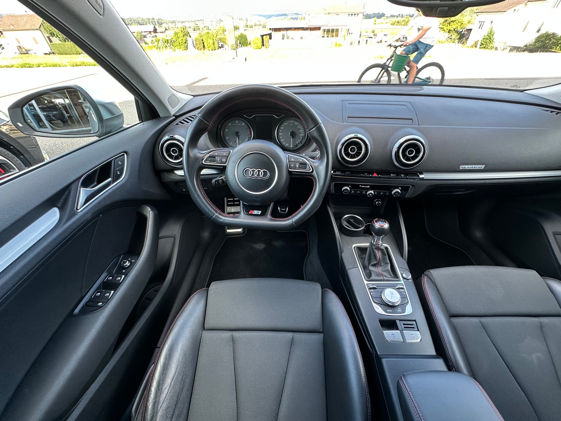 AUDI S3 Sportback 2.0 TFSI quattro-image-9
