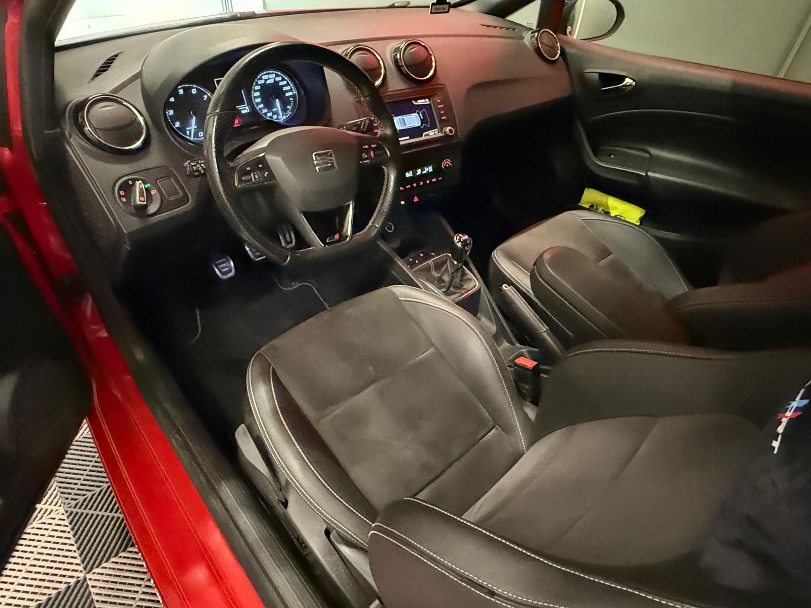 SEAT Ibiza SC 1.8 TSI Cupra *carplay*-image-1