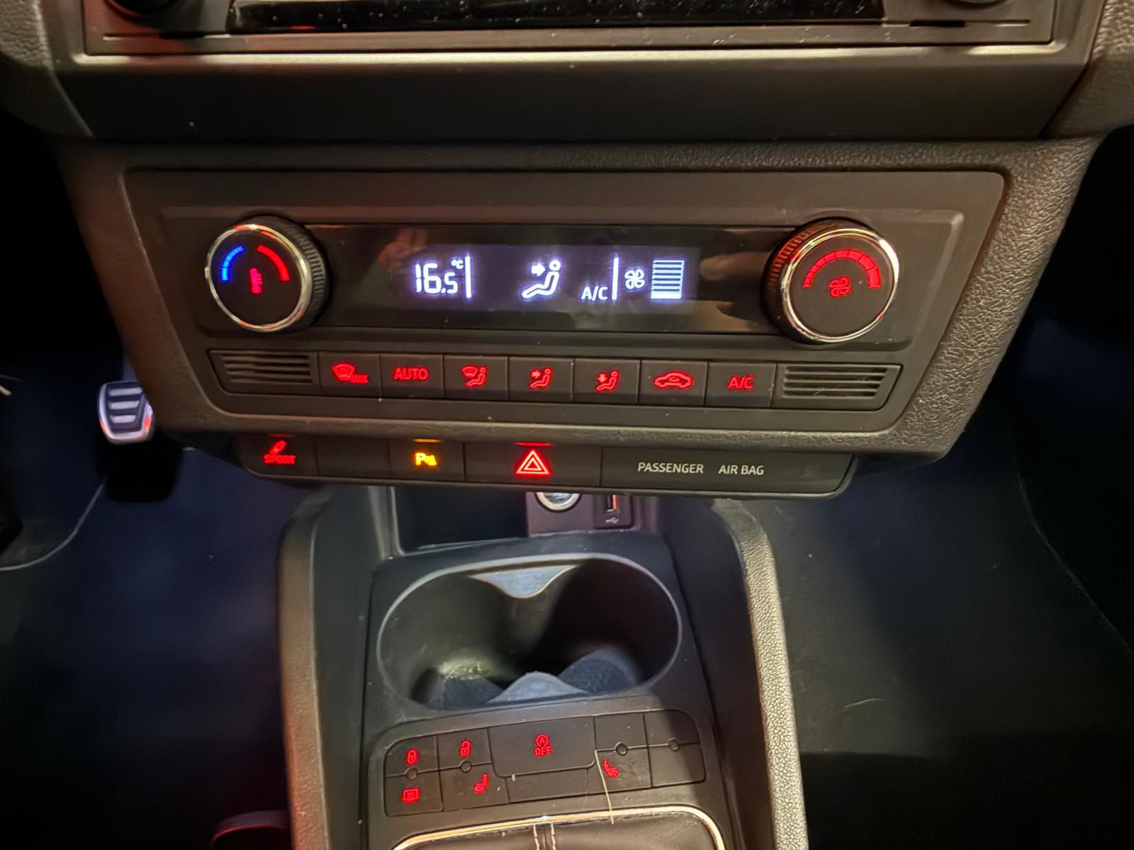 SEAT Ibiza SC 1.8 TSI Cupra *carplay*-image-23