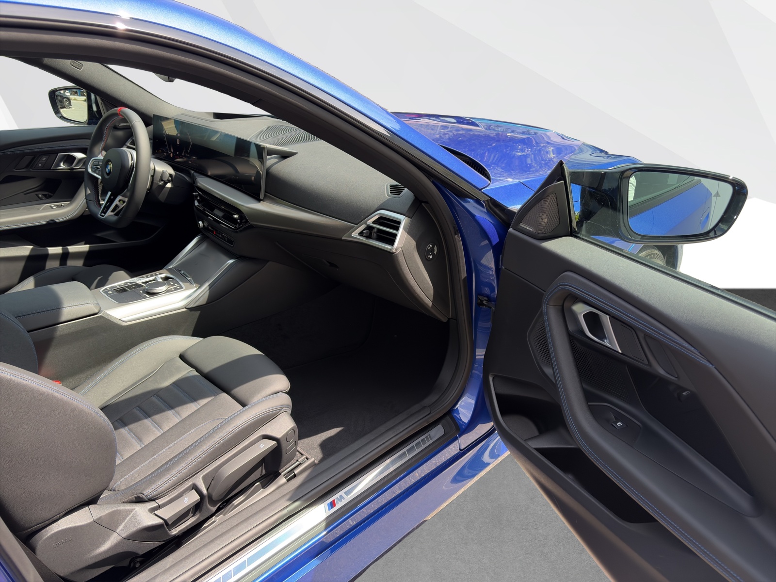 BMW M240i xDrive Coupé-image-16