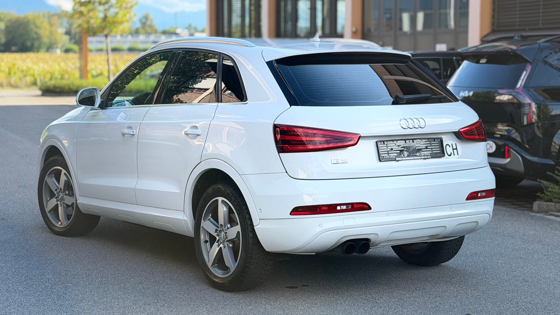 AUDI Q3 2.0 TFSI quattro S-tronic-image-3