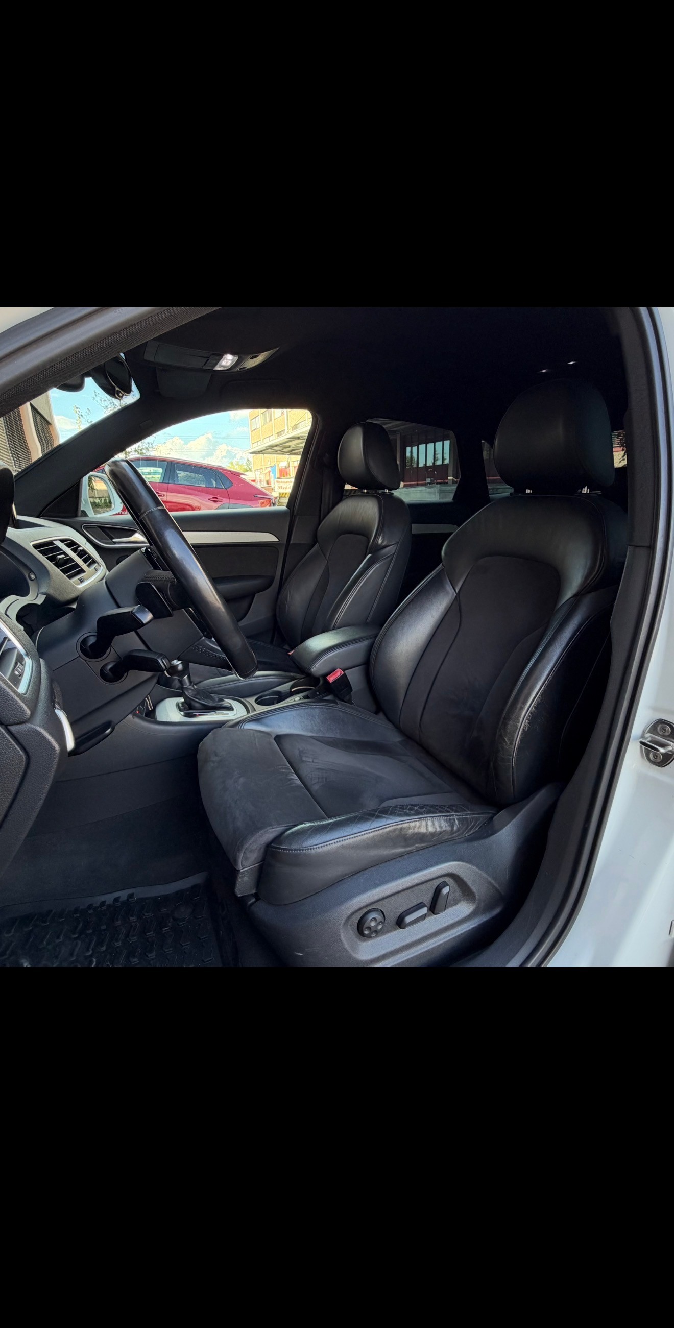 AUDI Q3 2.0 TFSI quattro S-tronic-image-5