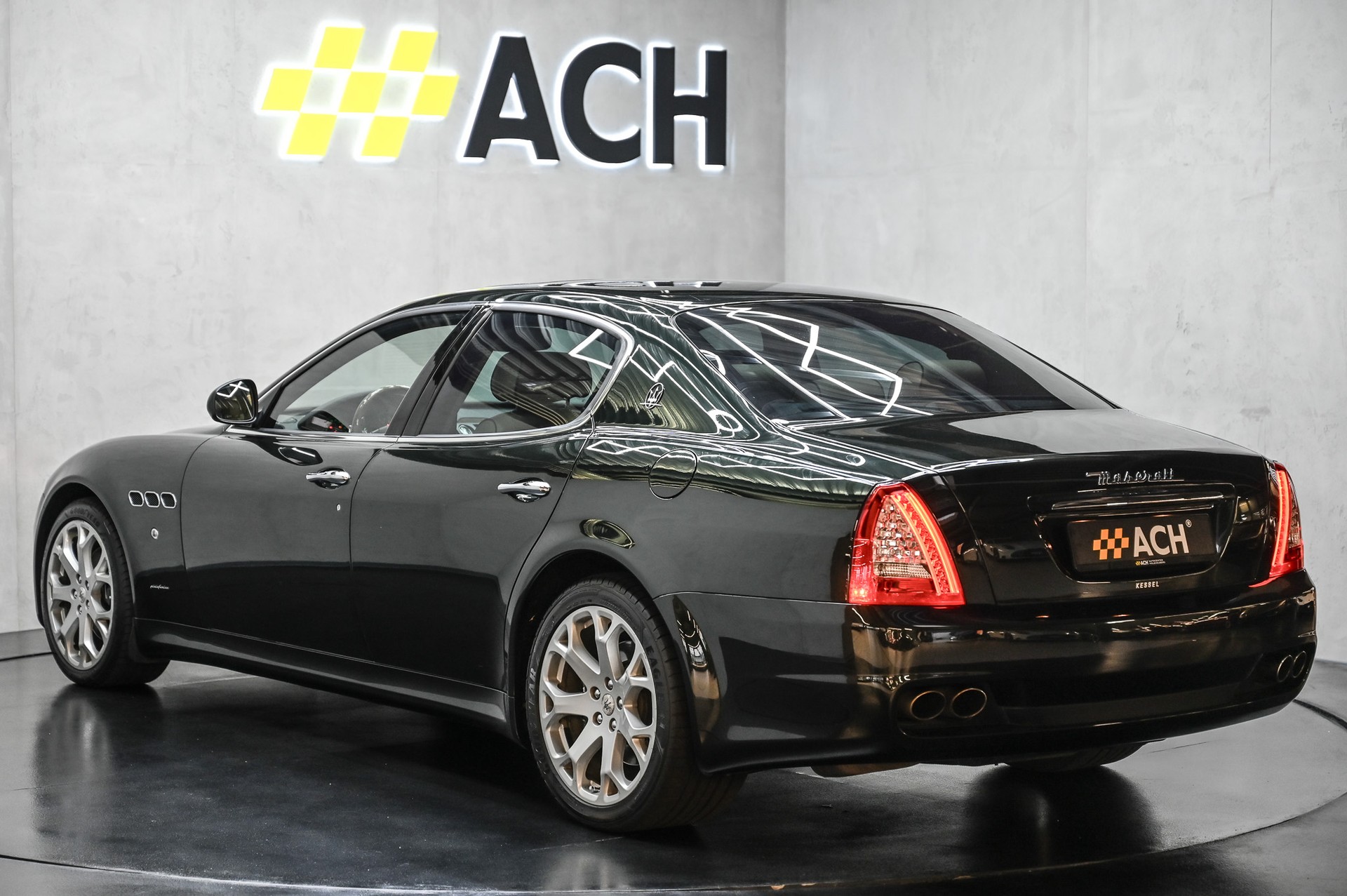 MASERATI Quattroporte 4.2 V8-image-6