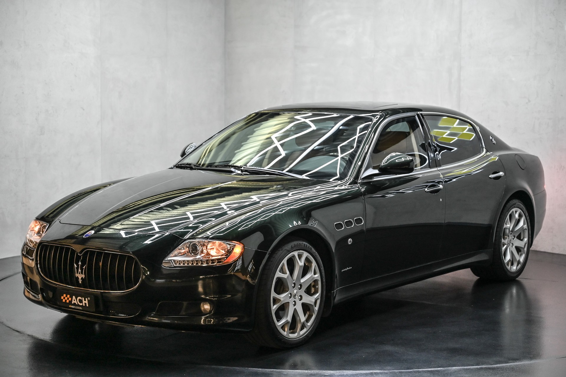 MASERATI Quattroporte 4.2 V8-image-2