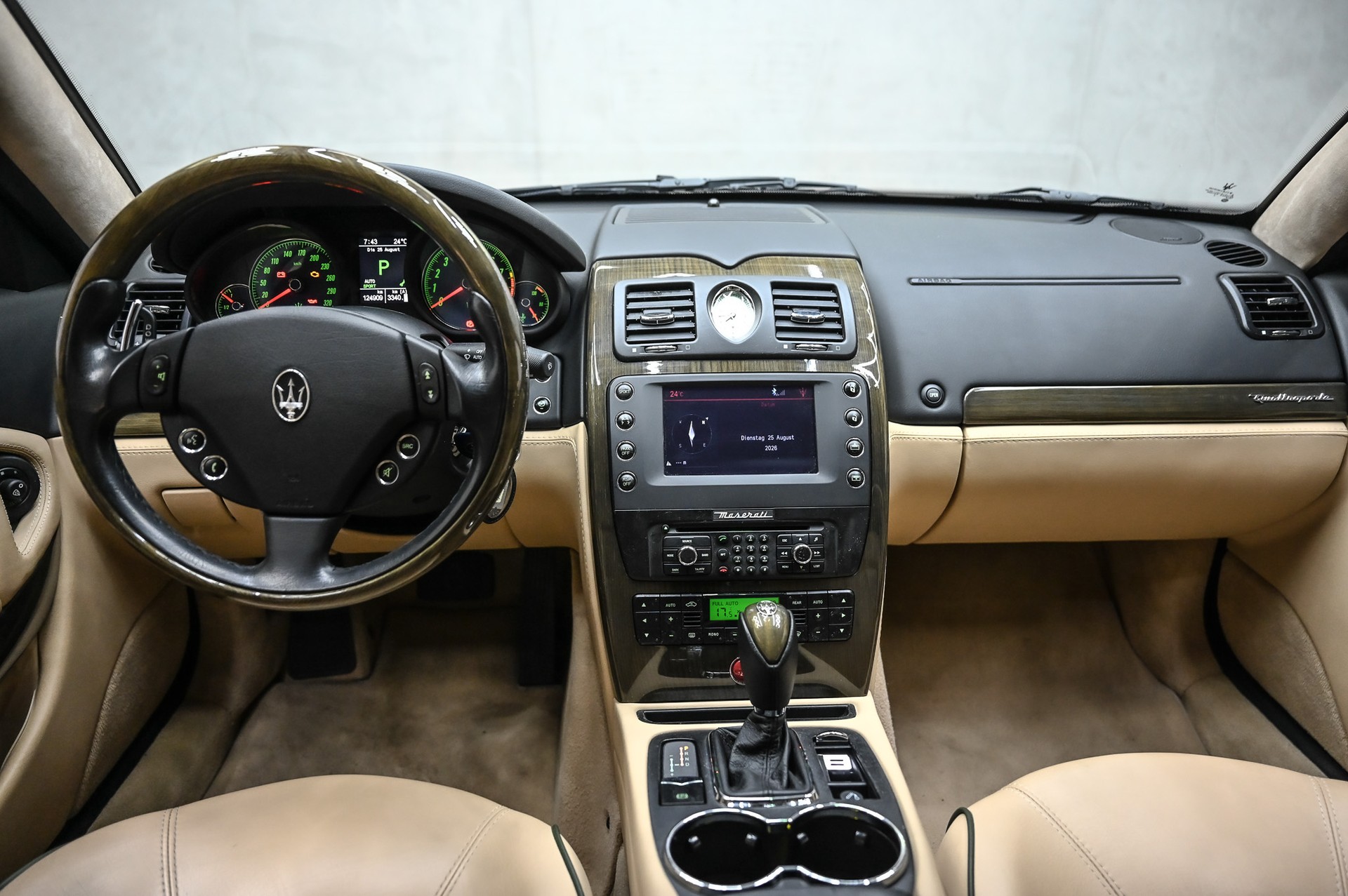 MASERATI Quattroporte 4.2 V8-image-21