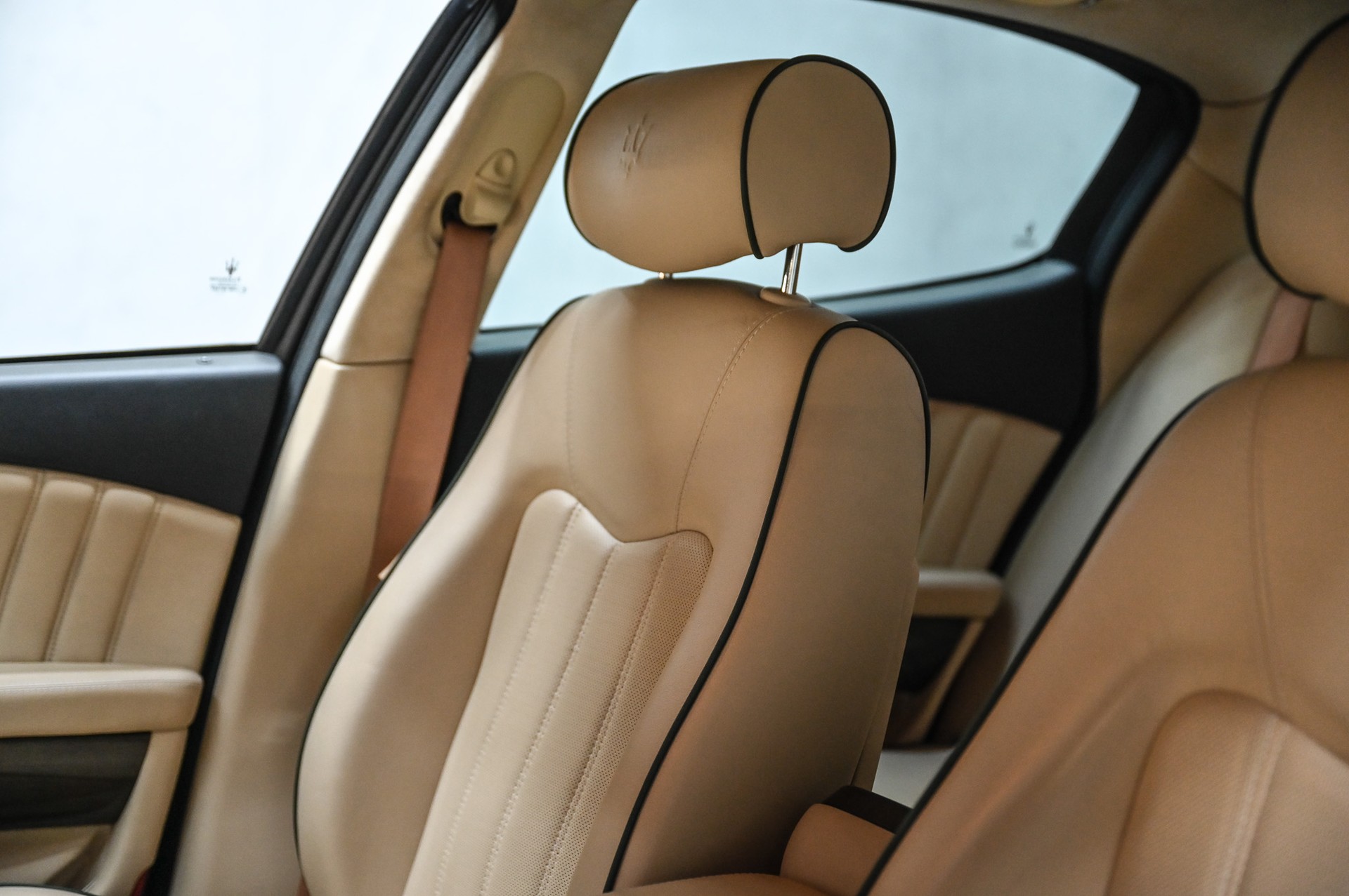 MASERATI Quattroporte 4.2 V8-image-25