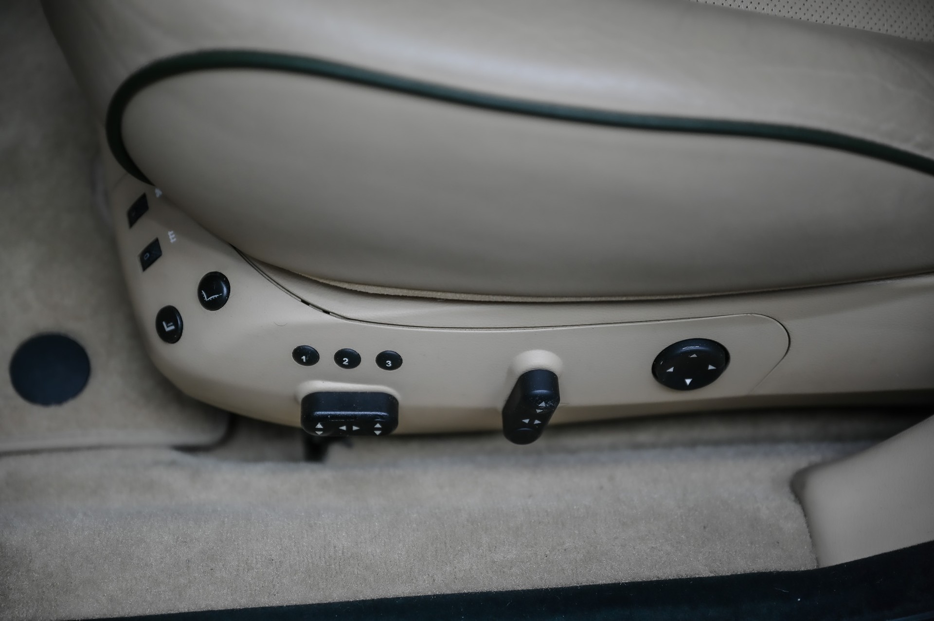 MASERATI Quattroporte 4.2 V8-image-33