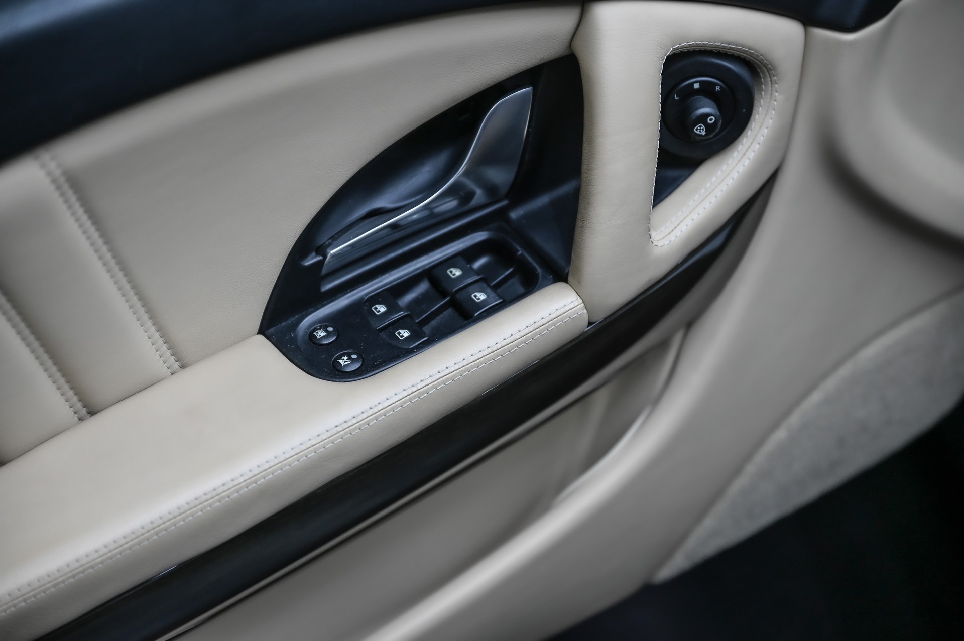 MASERATI Quattroporte 4.2 V8-image-32