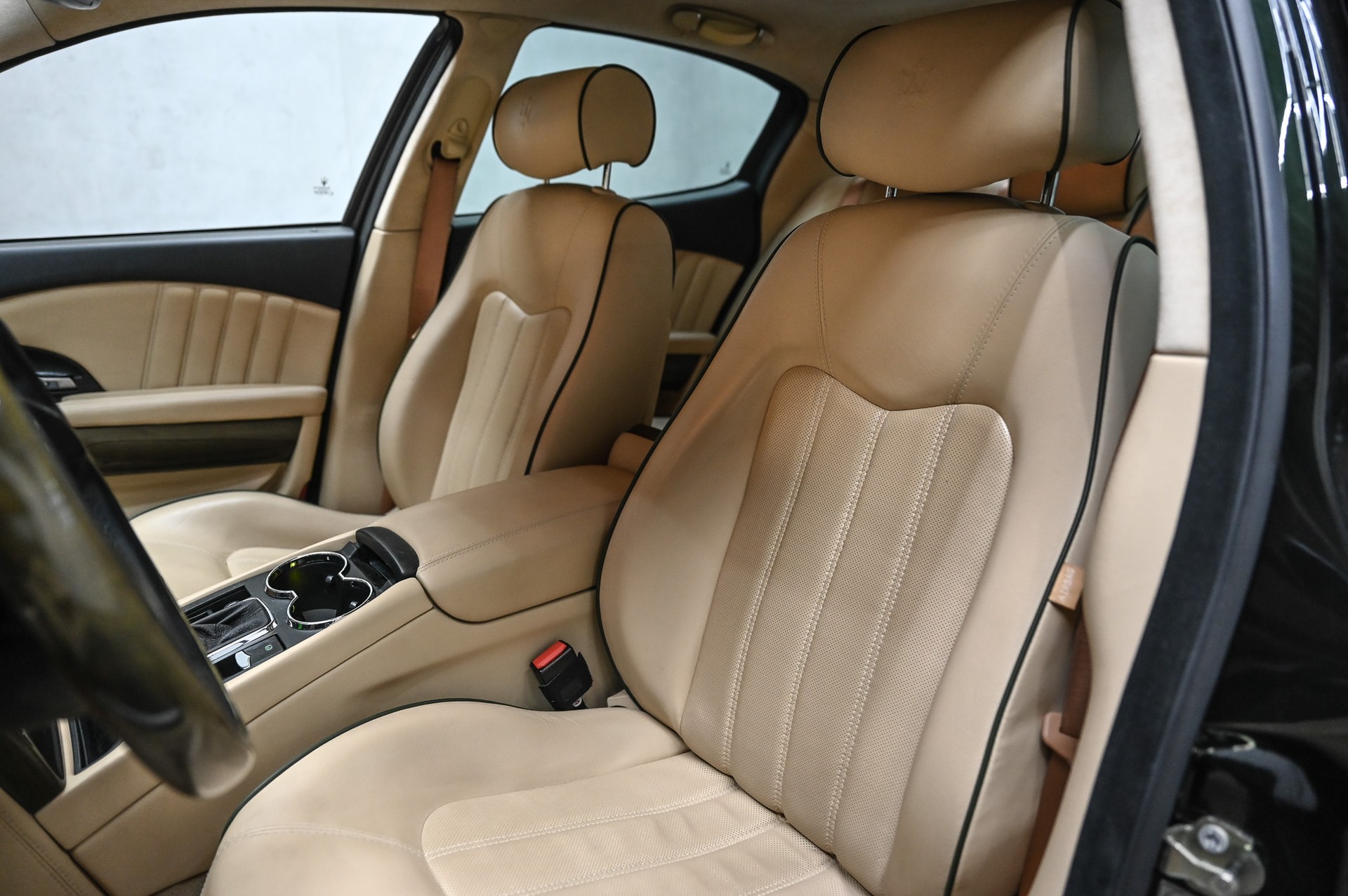 MASERATI Quattroporte 4.2 V8-image-24