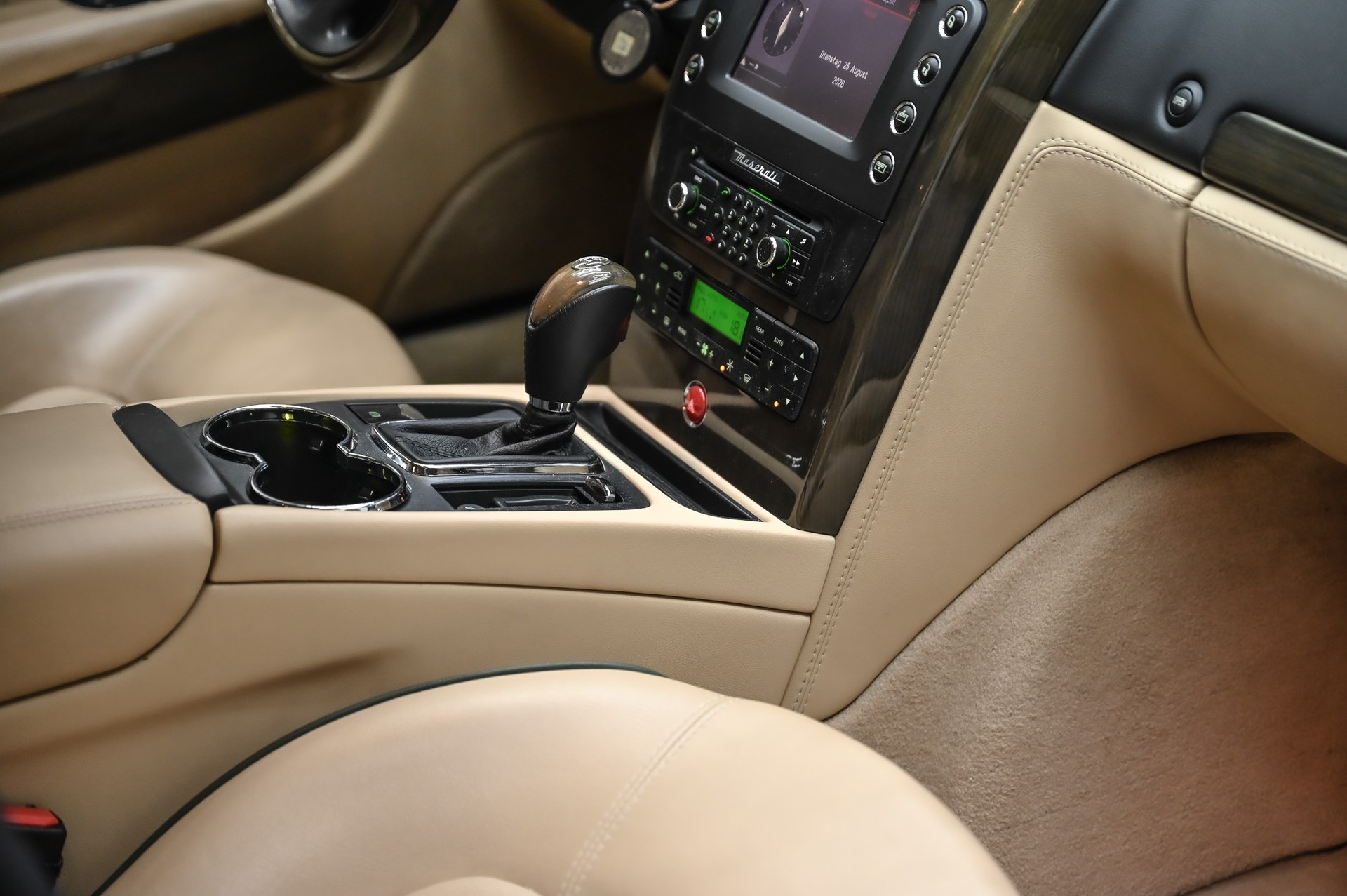 MASERATI Quattroporte 4.2 V8-image-35