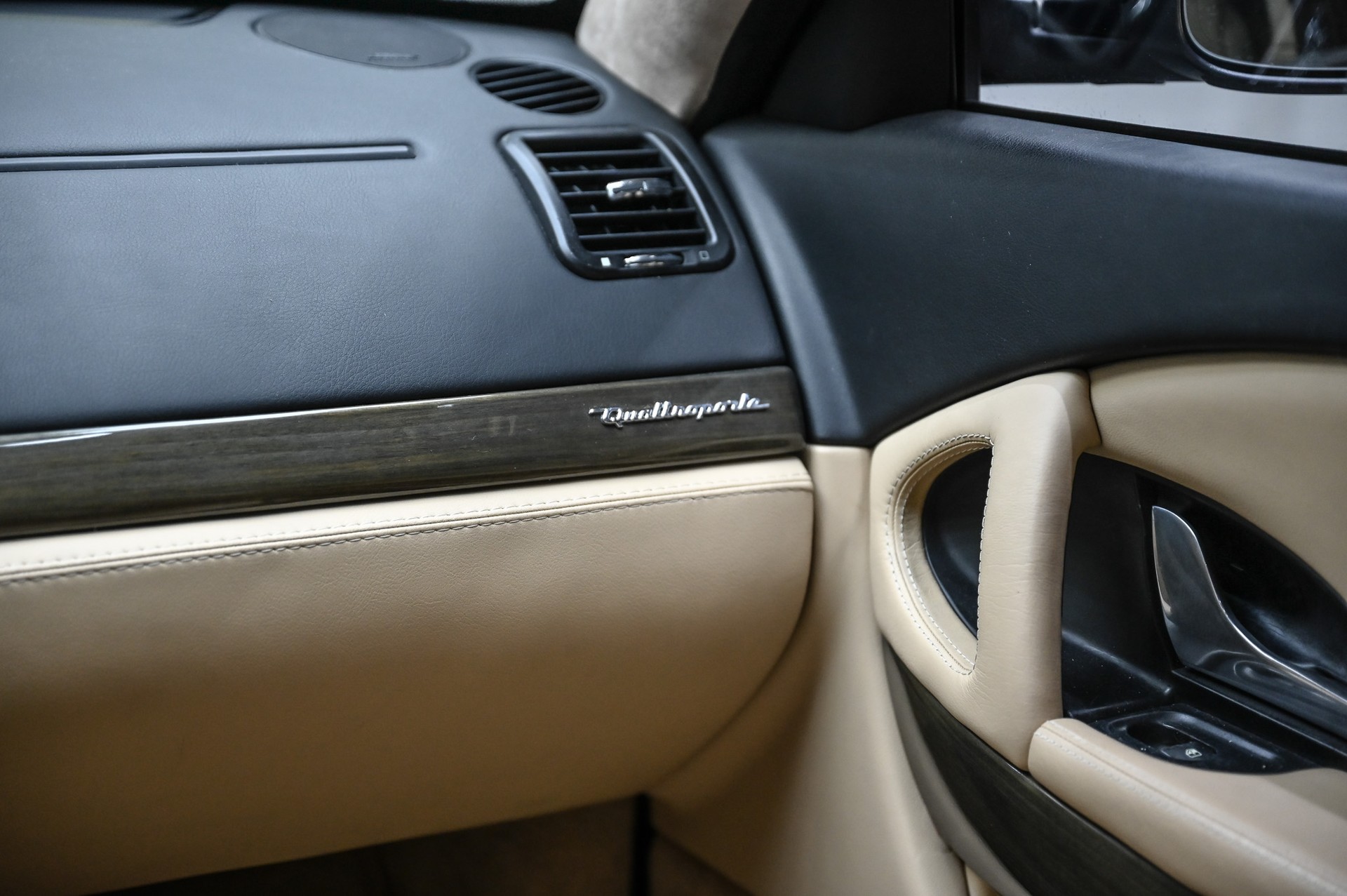 MASERATI Quattroporte 4.2 V8-image-36