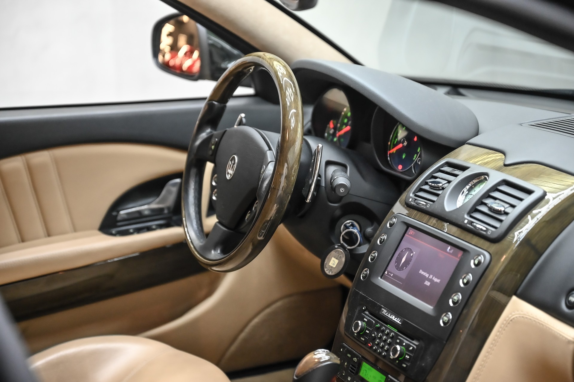 MASERATI Quattroporte 4.2 V8-image-19