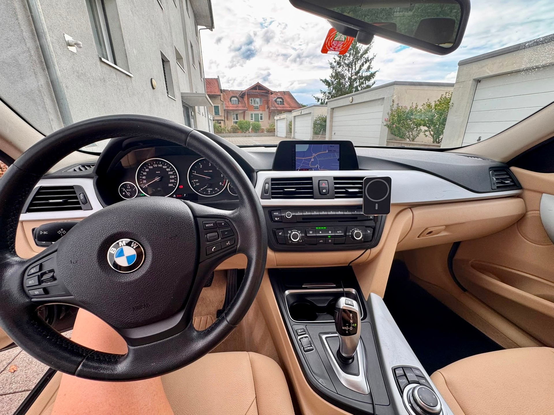 BMW 320d-image-5