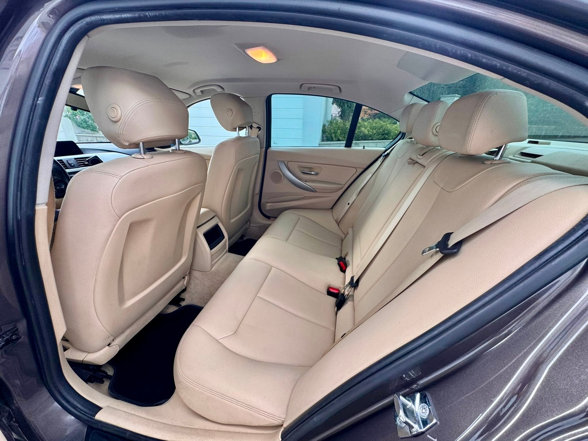 BMW 320d-image-4