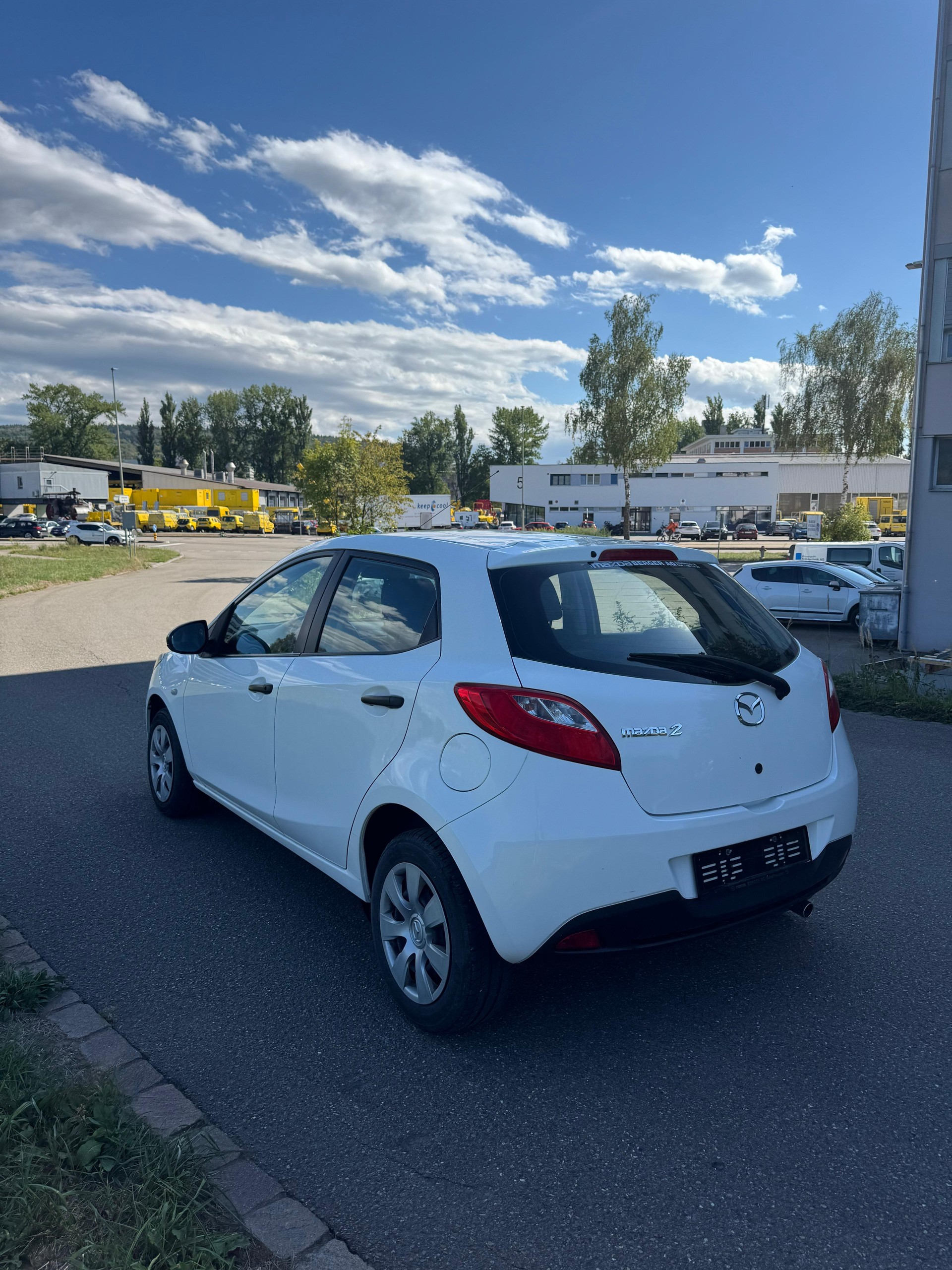 MAZDA 2 1.3i 16V Confort Mit frisch MFK 26.08.2026-showroom-element-1