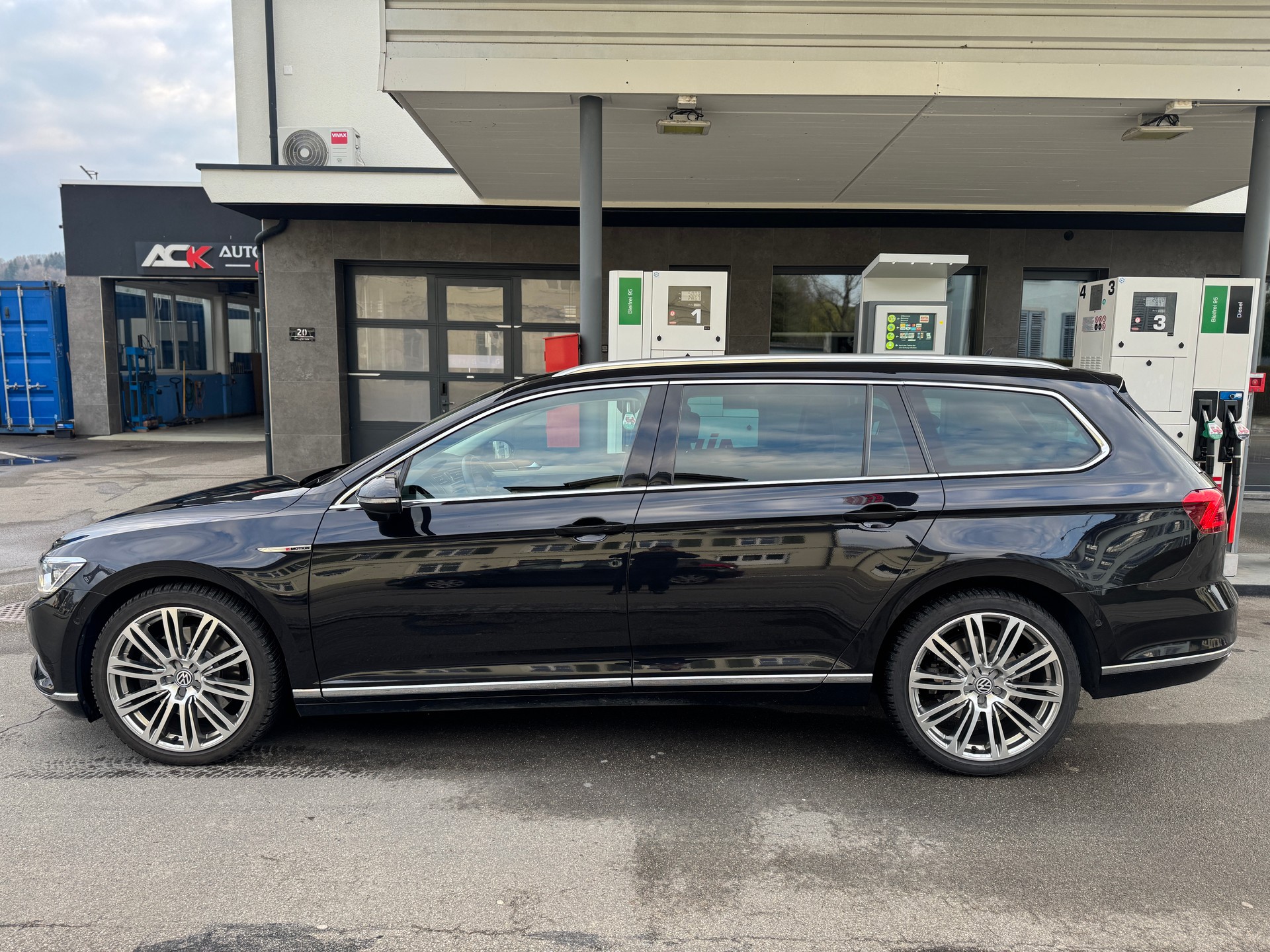 VW Passat Variant 2.0 TDI BMT High. DSG 4Motion-image-1