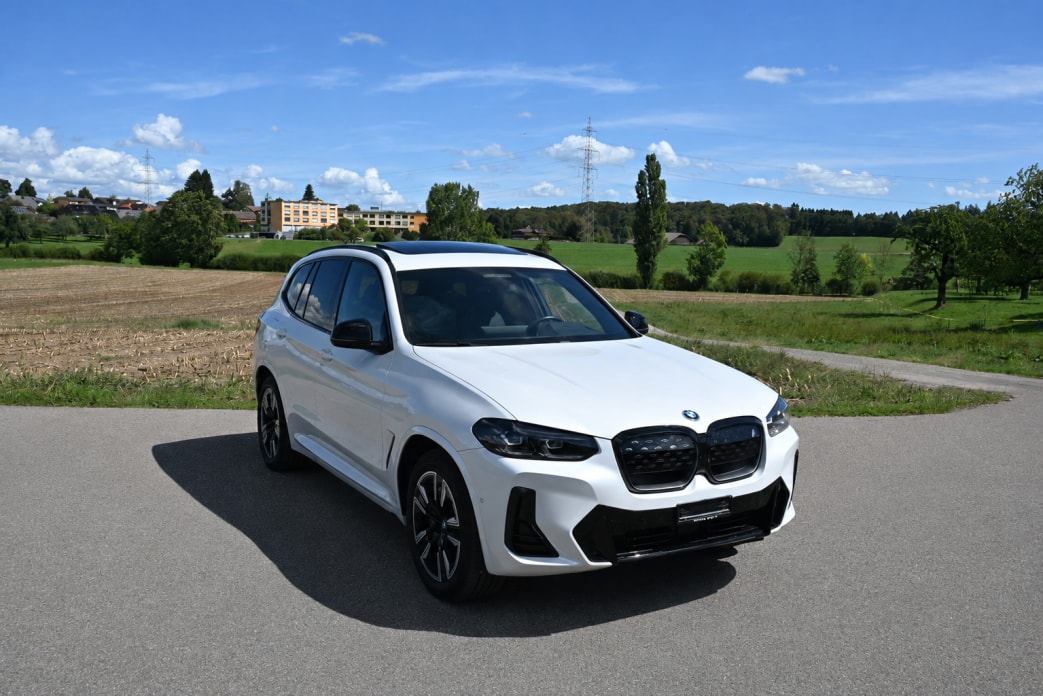 BMW iX3 Inspiring-image-1