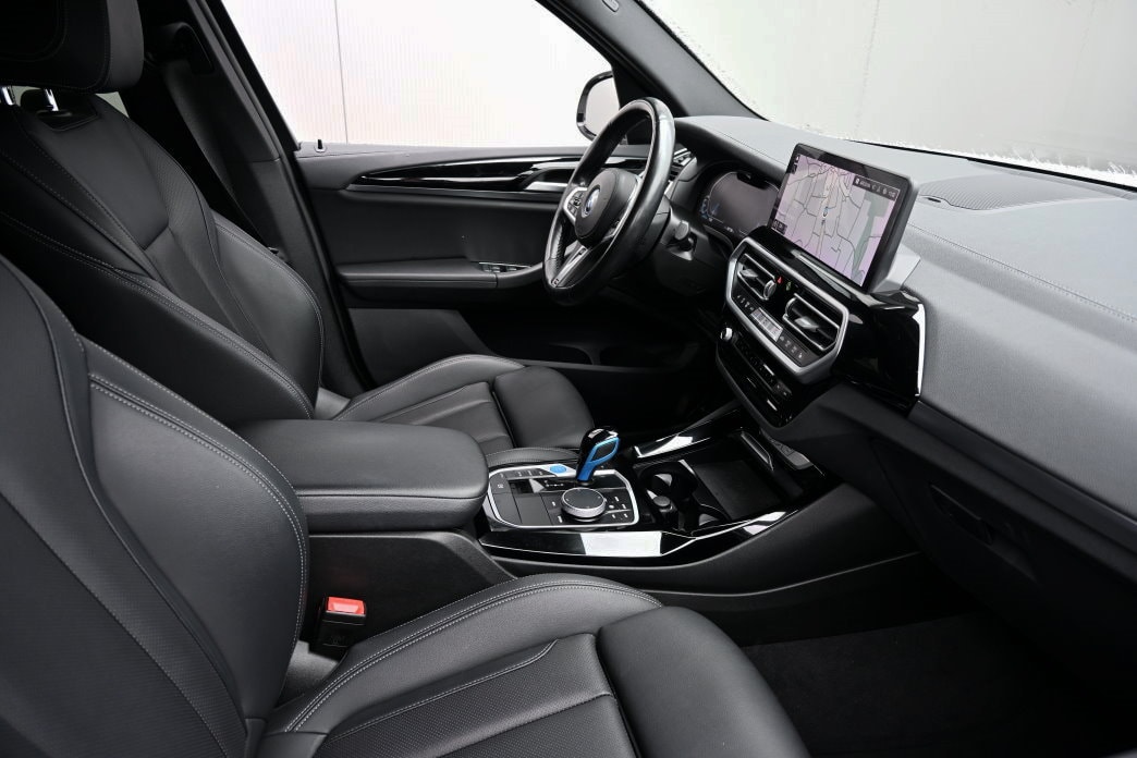 BMW iX3 Inspiring-image-4